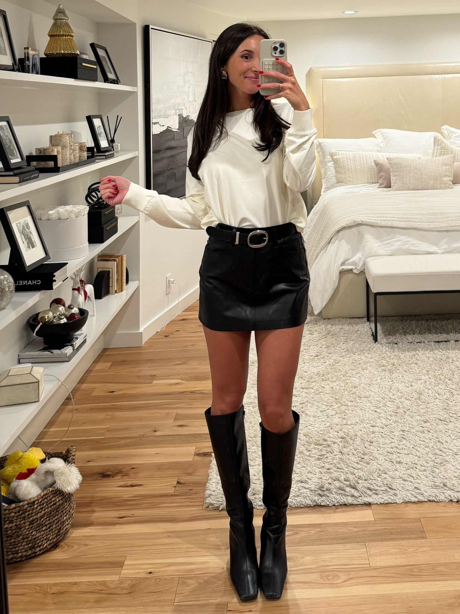 In my mini skirt era @aritzia #aritziapartner