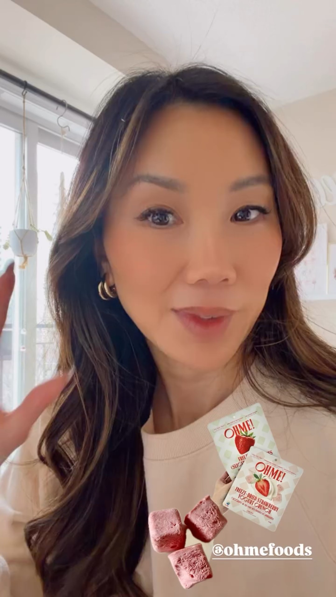 Snacking on these from *oh me foods* lately and loving them 🍓

Their freeze-dried fruit is light, crunchy, and naturally sweet — strawberries, blueberries, mangos, and more. I’m especially obsessed with the **yogurt bites**… so crunchy and genuinely delicious.

They’re Canadian-made with fruit sourced from **BC**, which makes them an easy, feel-good snack I keep reaching for.
