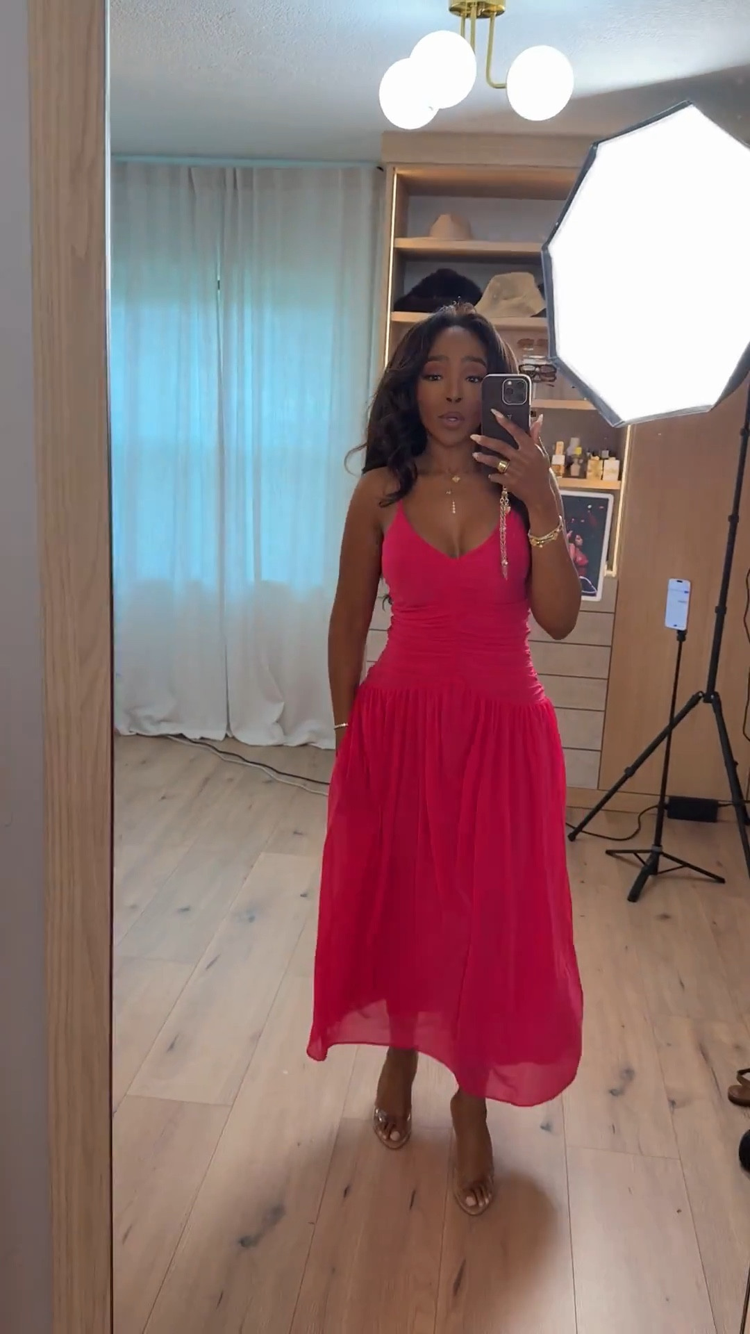 Scroll to shop this vibrant summer dress ❤️
@Express 
This ruched bodice midi dress flows beautifully with every step, creating a flattering and feminine silhouette that instantly elevates your look—an easy statement piece you can rewear for multiple occasions, making it a great value with a low cost per wear.

Perfect for date nights, vacation dinners, brunch, or summer events.

📏 Measurements: 5’4”, 140 lbs, 34D bust, 27” waist, 40” hips

Follow me on Instagram and YouTube @kirasfashionfinds