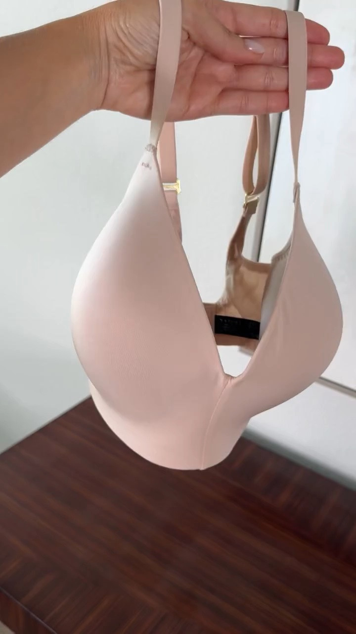 A comfortable wireless bra that gives you support without the digging, pinching or underwire. The kind you’ll actually want to wear all day.

wireless bra, comfortable bra, everyday bra, supportive bra, no underwire bra, seamless bra, womens intimates, bra essentials, comfortable lingerie, everyday essentials, stylewitheugenia

#LTKOver40 #LTKdayinmylife #LTKootd