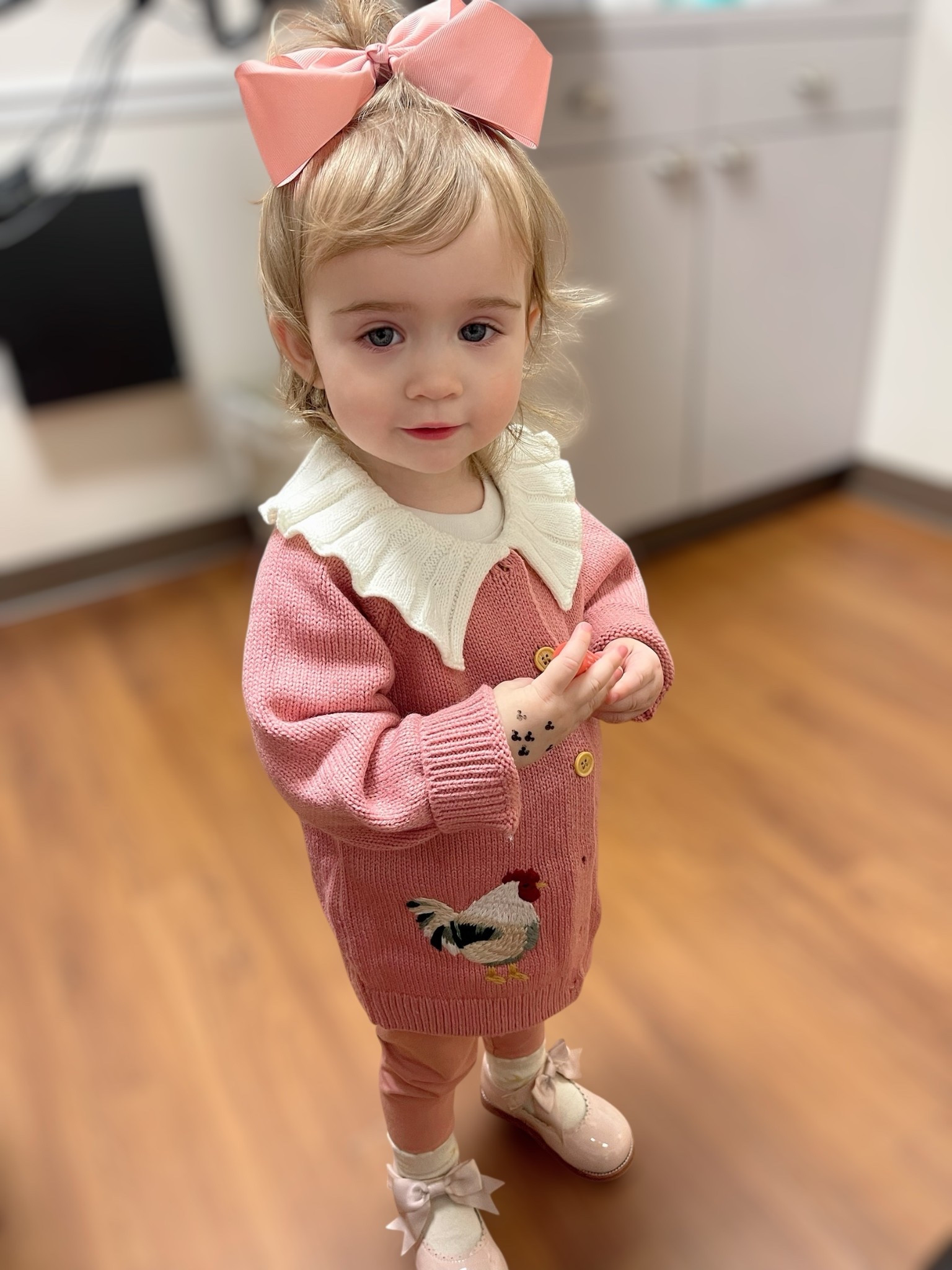 Cutest little farm-chic moment 🐓💕 Caroline’s wearing the sweetest pink ruffled chicken cardigan paired with soft blush leggings, patent bow Mary Janes, and a big pink hair bow to finish it off 🎀 Perfect for fall photos, preschool days, or visits to the pumpkin patch!

Shop the full look below — all affordable finds from Amazon, SHEIN, and babyGap that mix comfort and style for your little one 👧🏼✨

⸻


baby girl fall outfit | toddler girl pink cardigan | chicken sweater for girls | pink ruffle sweater outfit | fall toddler style | Amazon toddler fashion | Mary Jane shoes for girls | big bow toddler headband | cute baby girl outfit ideas | affordable toddler outfits | babyGap socks | Sofia Grainge leggings | pink fall outfit toddler | cozy fall fashion for kids | toddler photo outfit ideas


#LTKKids #LTKFindsUnder50 #LTKBaby