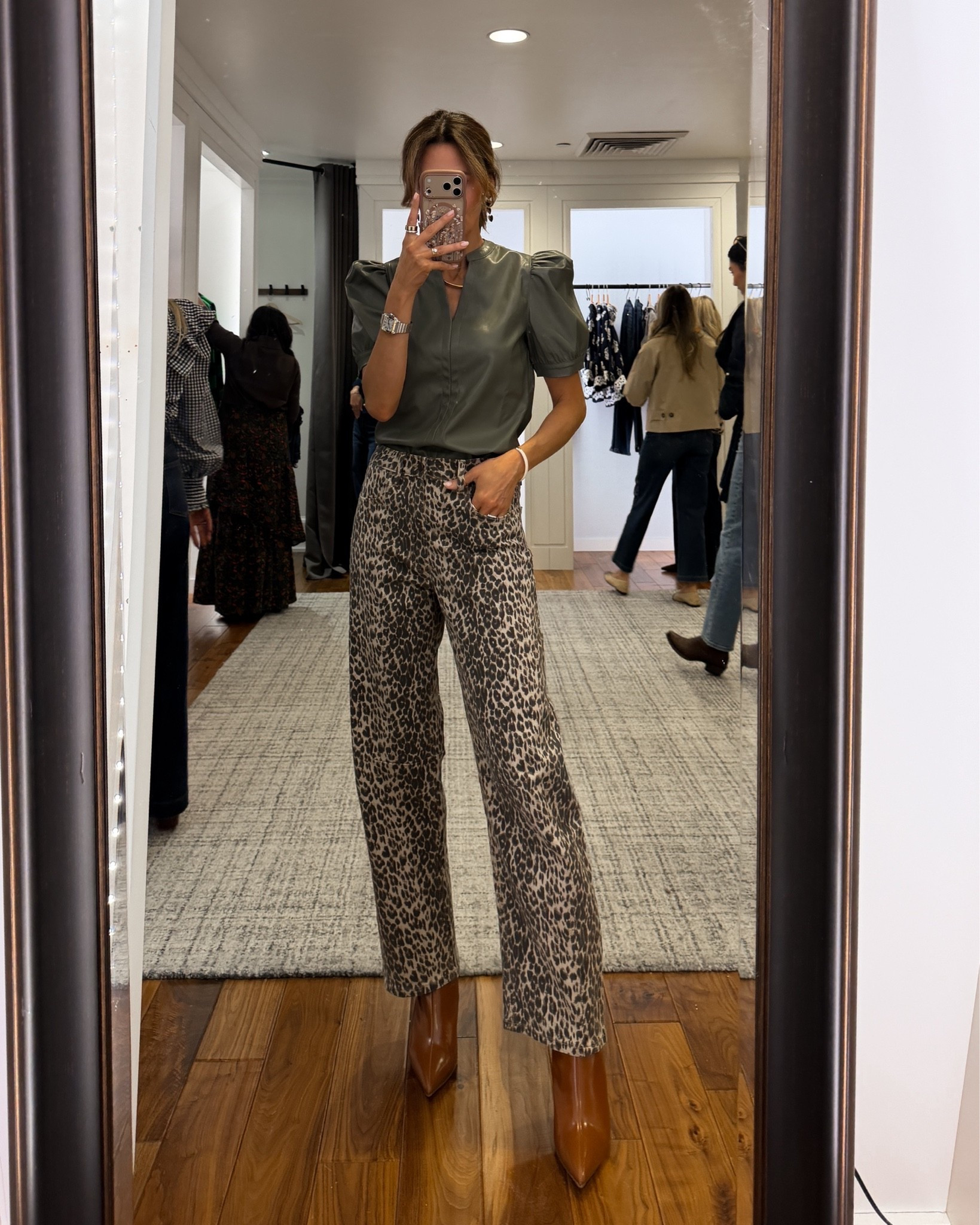 Must-have jeans that fit and look like designer jeans under $100 🤎

#LTKootd #LTKSeasonal #LTKOver40
