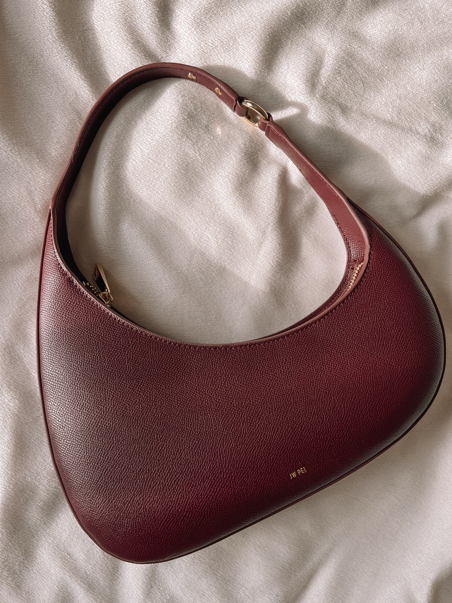 JW Pei burgundy shoulder bag from Amazon! Code CA24nay for 15% off! Such a perfect bag for fall & holiday outfits. Amazon fashion finds, gift ideas for her


#LTKstyletip #LTKautumn #LTKbag