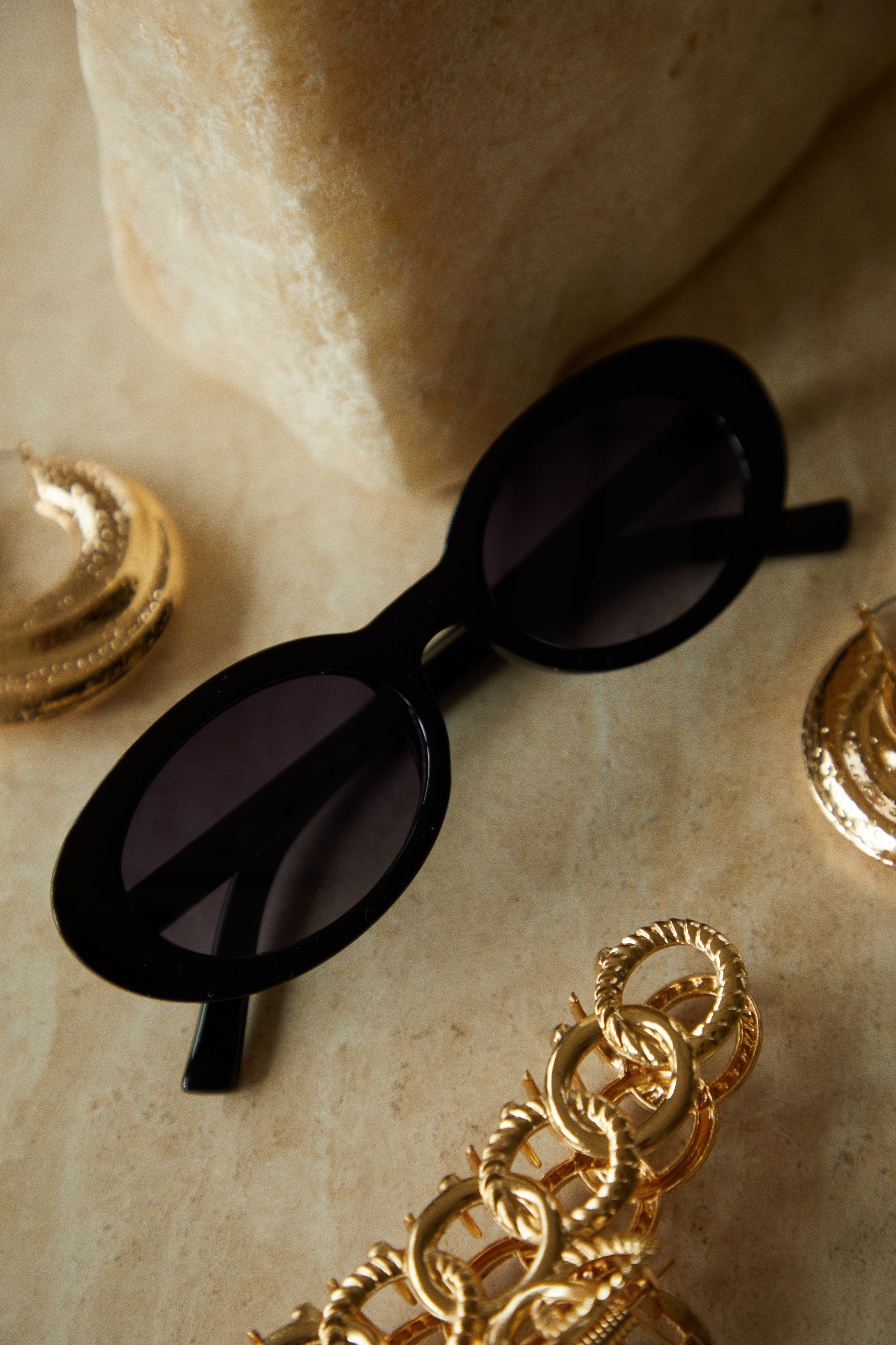 Miss Lola | Elena Black Oval Sunglasses | MISS LOLA