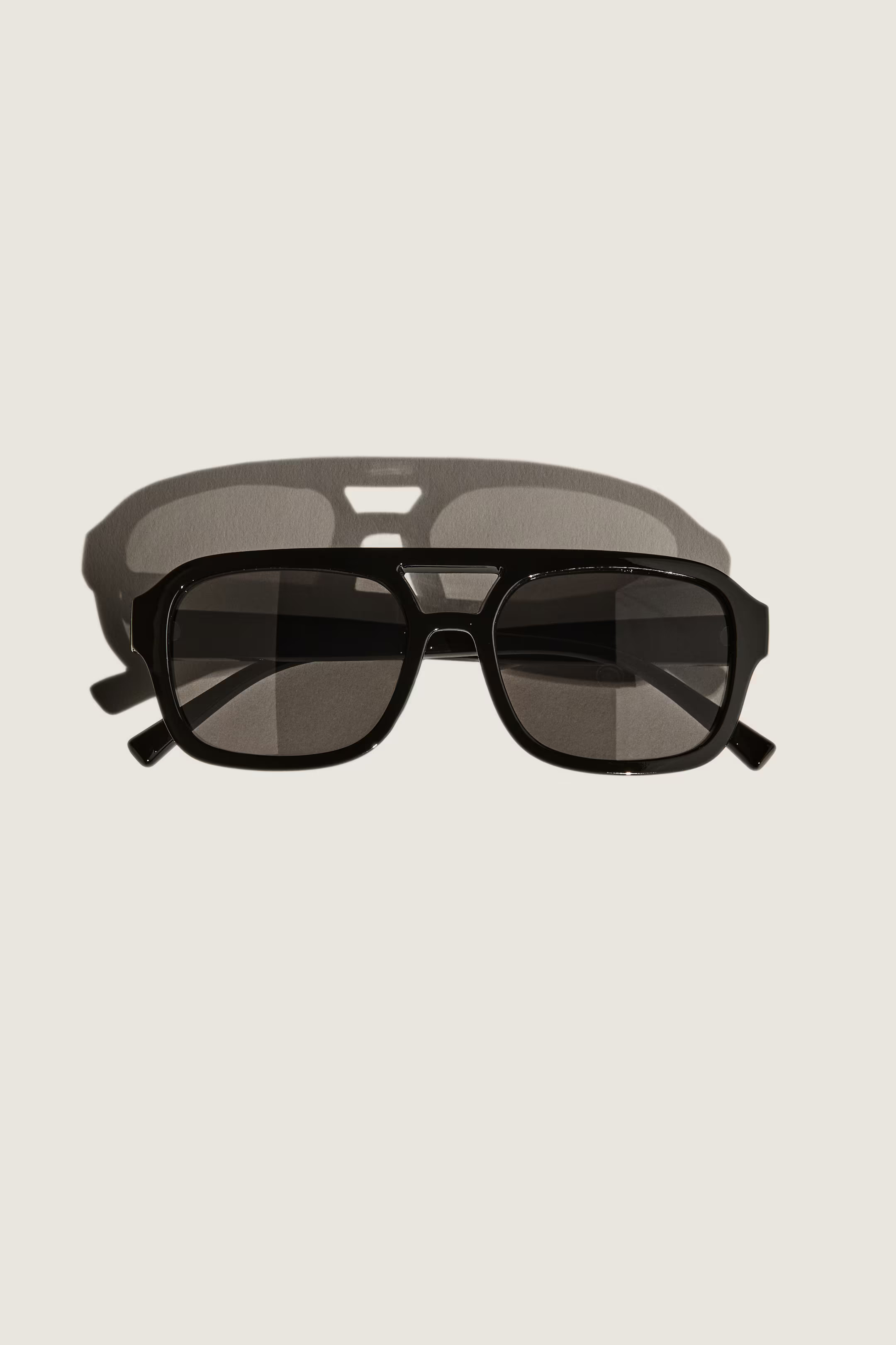 Aviator-style sunglasses | H&M (UK, MY, IN, SG, PH, TW, HK)