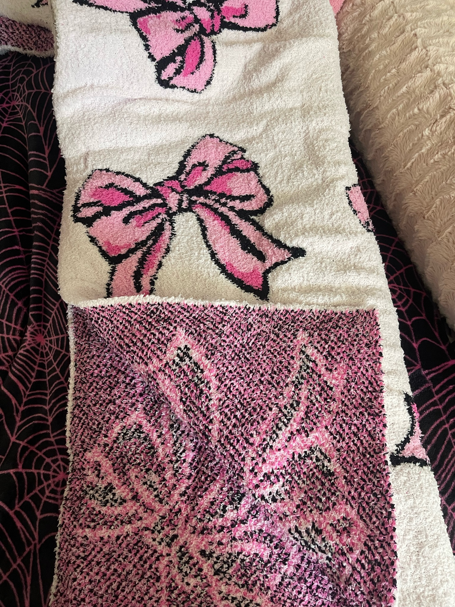 Cutest softest bow blanket! 

#LTKfindsunder50 #LTKhome #LTKstyletip