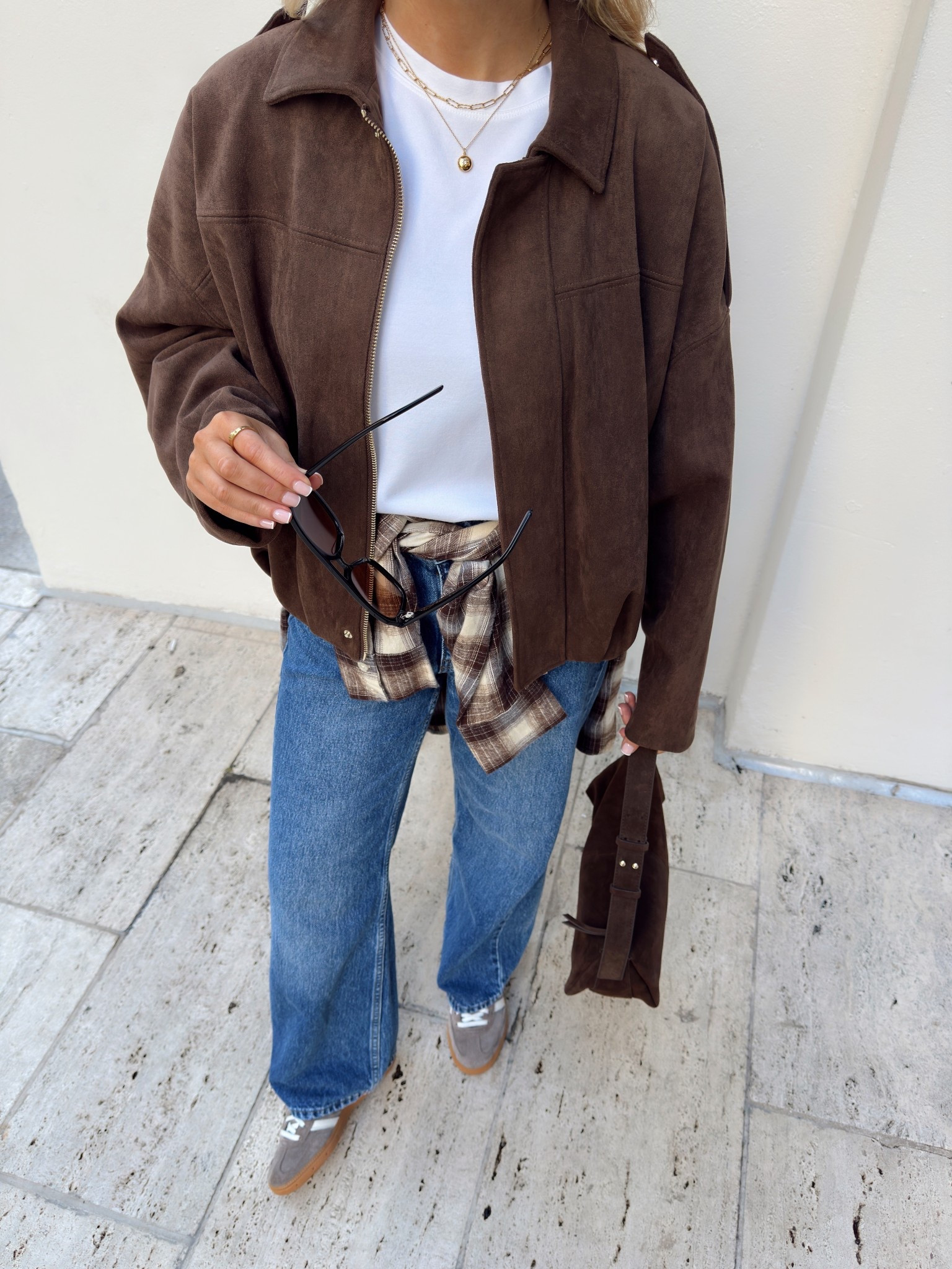 NYC OOTD / casual outfit with jeans and a brown suede bomber jacket 

Jacket: size small
Jeans: 6 short

*tee & checked shirt are Primark 

#LTKautumn #LTKjeans #LTKpetite