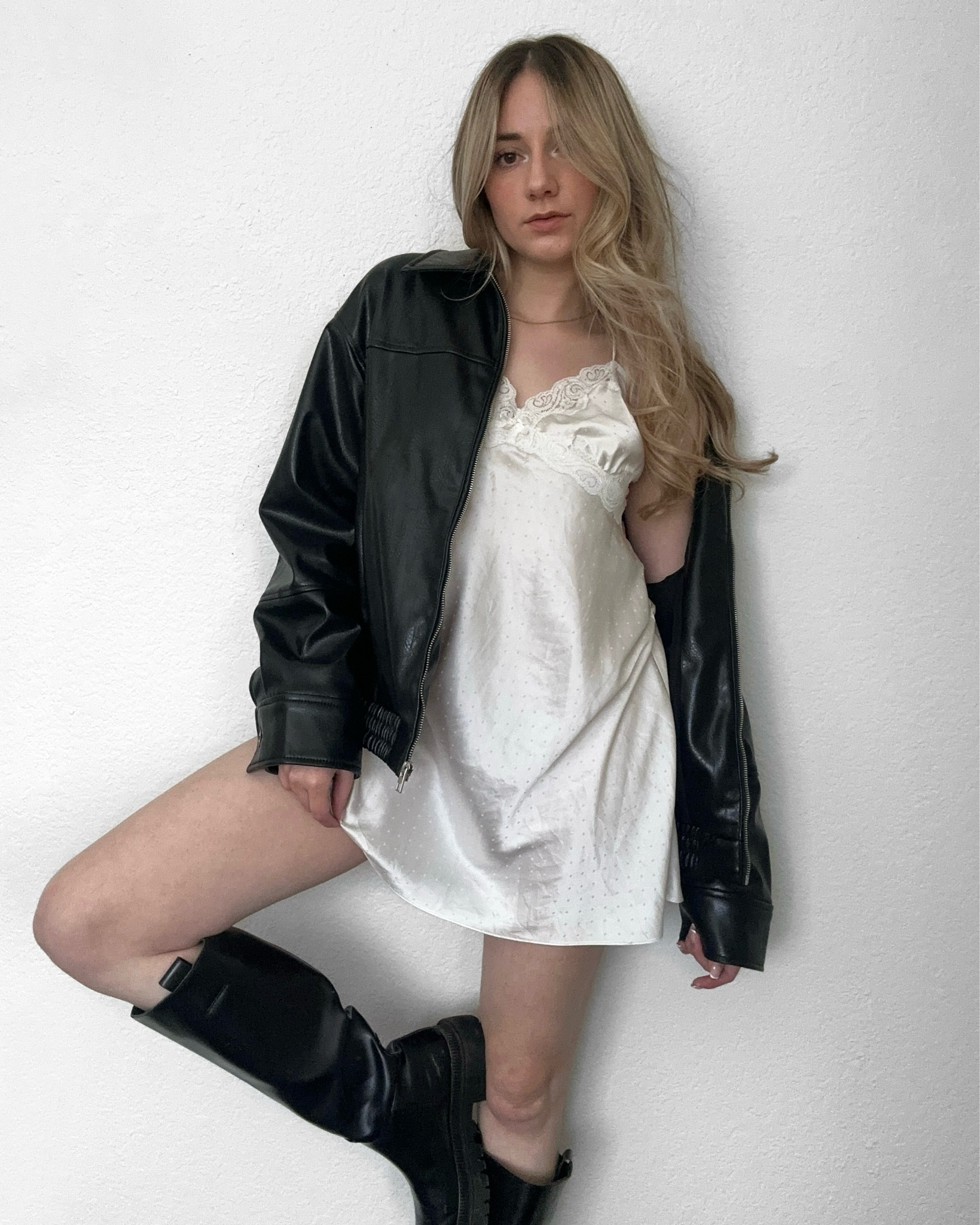 HI BABES 👋🤍 quick little introduction for those of you who are new!! my name is alecksis and am a huge FASHION LOVER!! i love simple, chic and preppy fits while curating a mood board that perfectly defines my closet 🤍 

SIZES!!
Tops in M
W28 & 5’7

love love love, 
alecksis 🤍
IG: alecksisstyleco 
TikTok: alecksis13 



#LTKfindsunder100 #LTKfindsunder50 #LTKstyletip