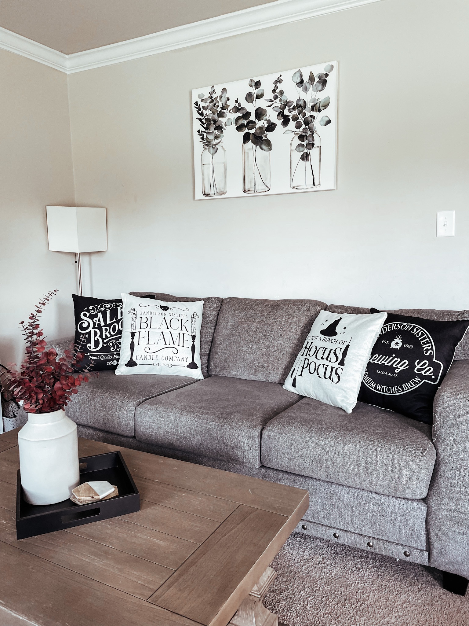 Who doesn’t love pillow covers? 🤪

We don’t decorate much for Halloween but I could not pass these cute pillow covers up!!! 🖤

#LTKSeasonal #LTKhome #LTKSale