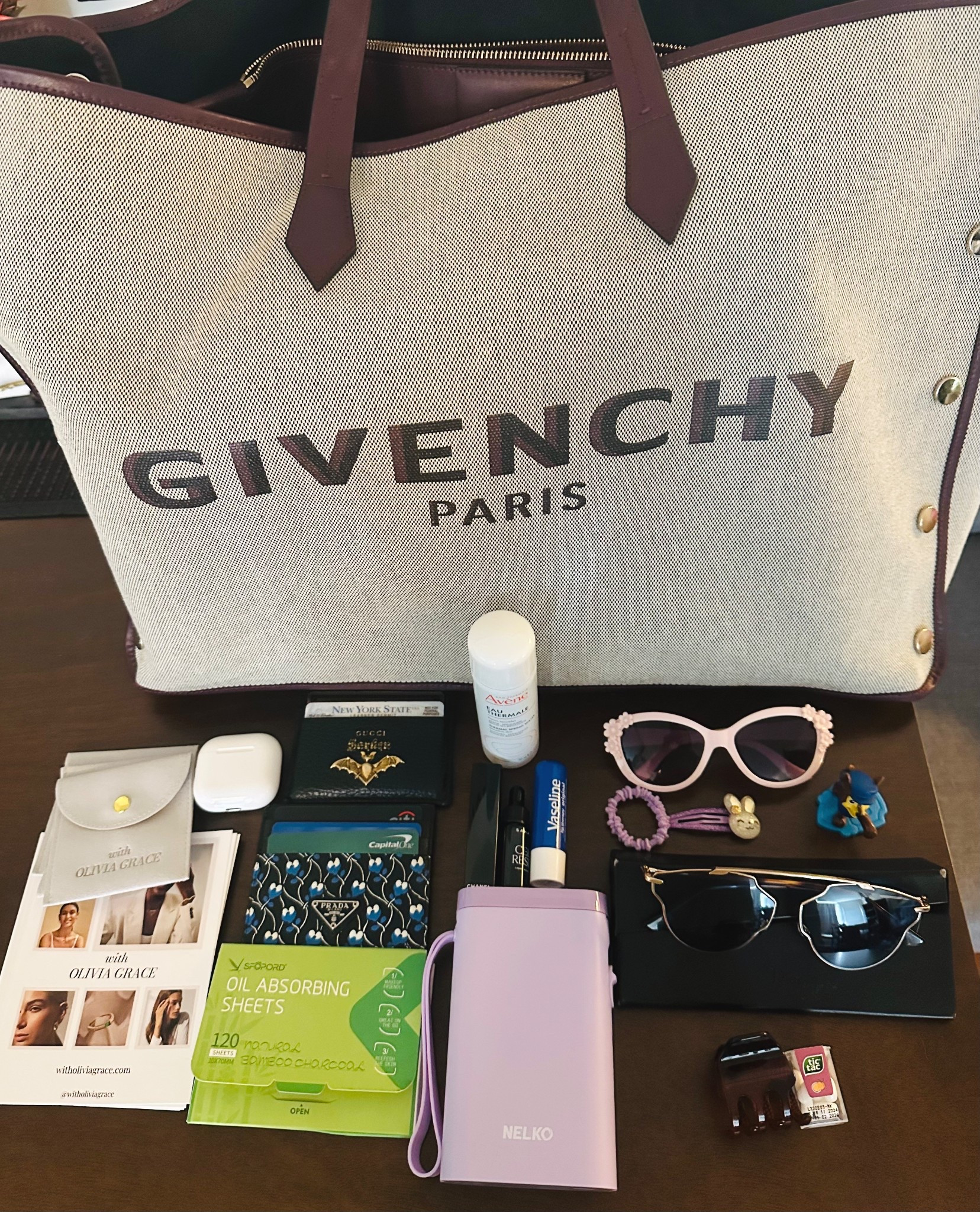 What’s in my bag as a business owner and mom- always with the biggest tote 😂

#LTKItBag #LTKFamily #LTKWorkwear