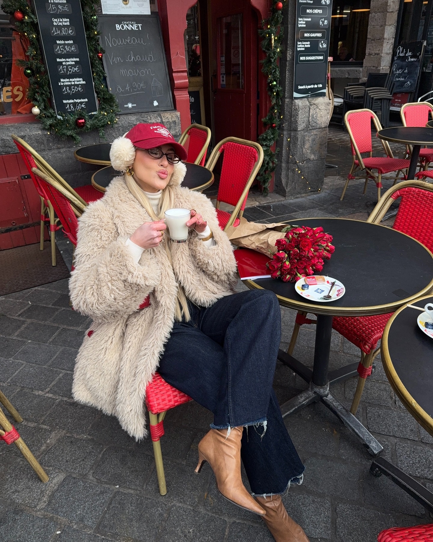 Red coffee & red roses 🌹❤️