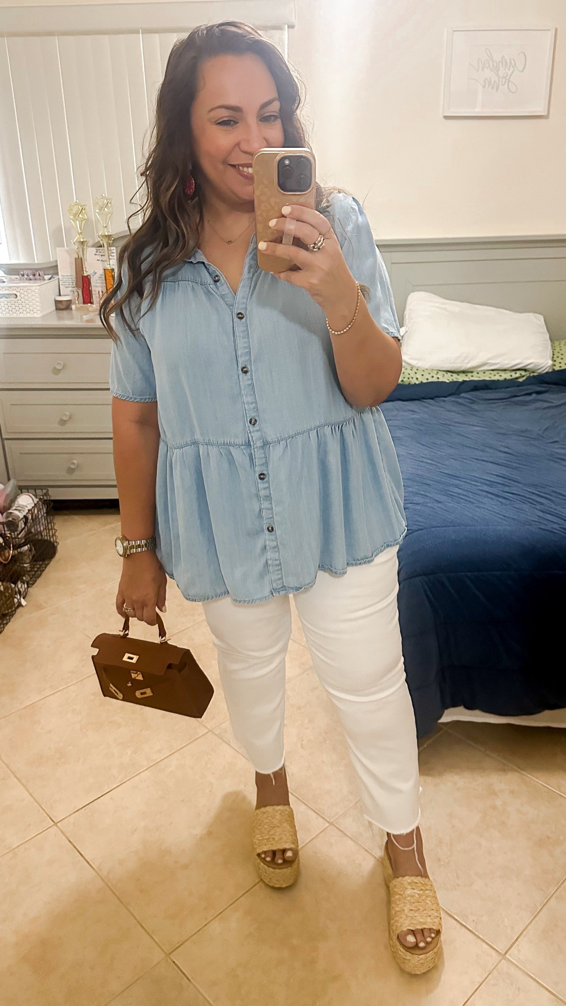 • top - Chic Soul
• jeans - J Crew Factory
• shoes & bag - Shop Talulah

#LTKootd #LTKOver40 #LTKMidsize