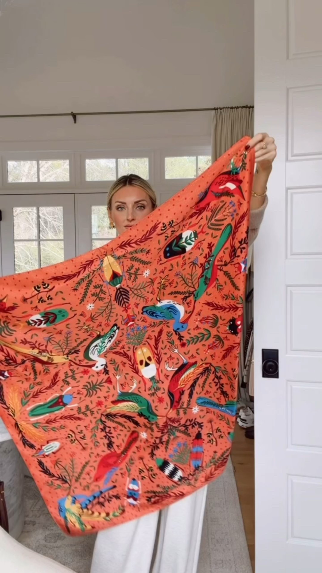 The print on this silk scarf is so fun! Such a fun pop of color to add to a neutral outfit! 

Loverly Grey, how to tie a satin scarf, silk scarf

#LTKSeasonal #LTKootd #LTKFindsUnder50