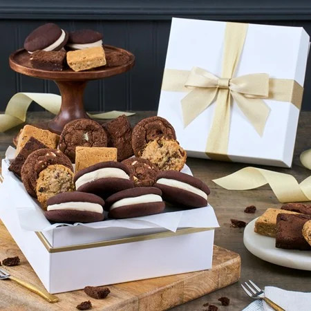 'Tis The Season Bakery Gift Box - Medium | GourmetGiftBaskets.com