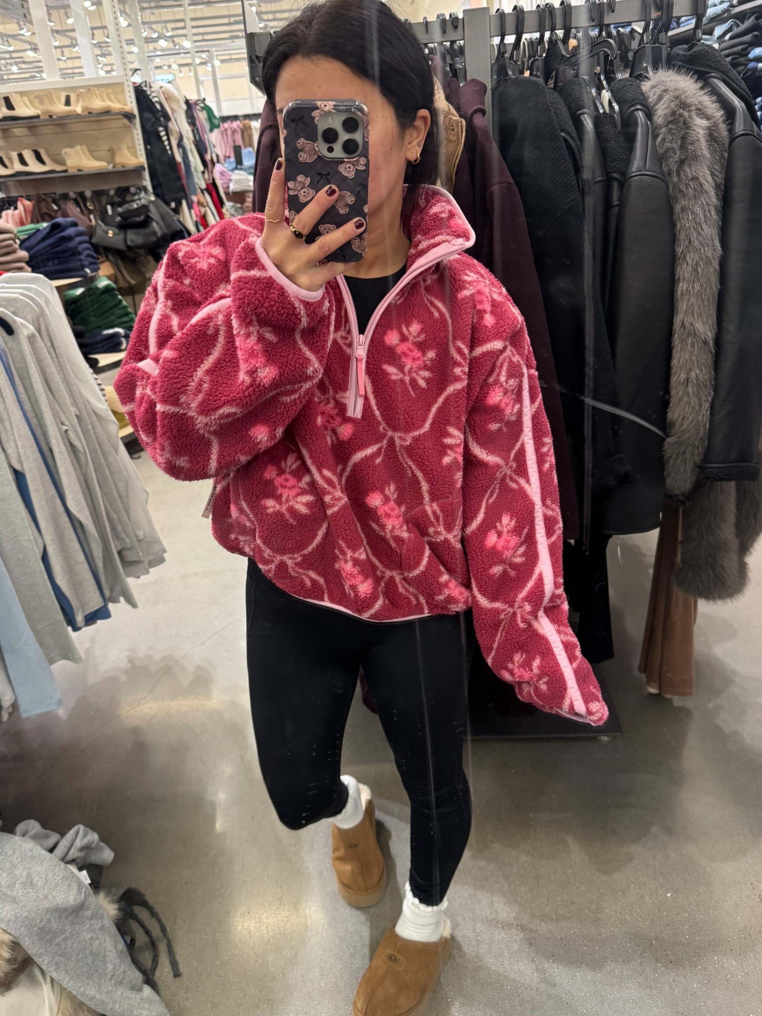 i wanted this fleece and it’s been sold out online, but there were a ton in store! there are also soo many cute options online and it’s 30% off! 

#LTKHoliday #LTKGiftGuide #LTKSaleAlert