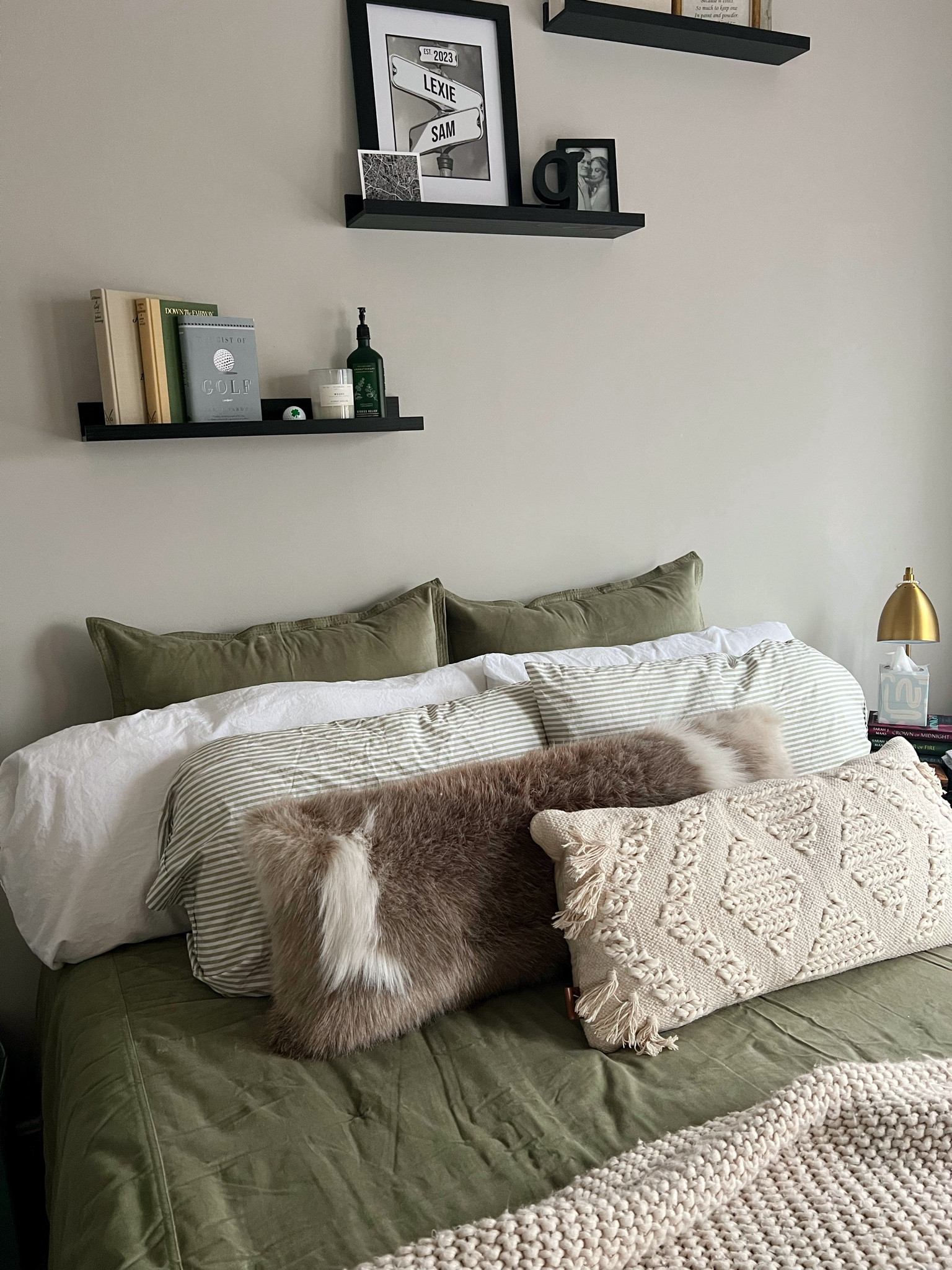 A gloomy weekend in calls for a bedroom refresh ☁️ Went with a velvet olive green comforter to give the room a little color! 

#LTKhome