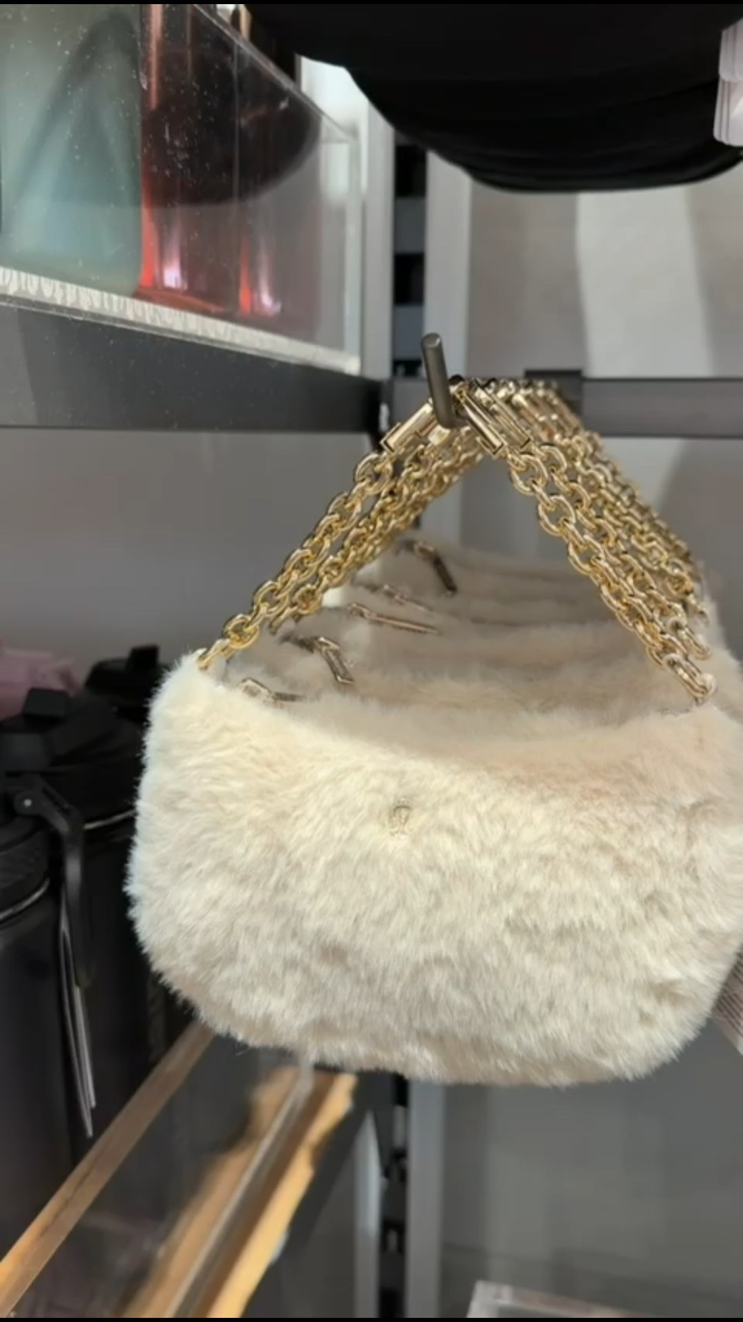 Fleece shoulder bag, Lululemon glutter gear, Lululemon glitter shoulder bag, annabrstyle.

#LTKFindsUnder100