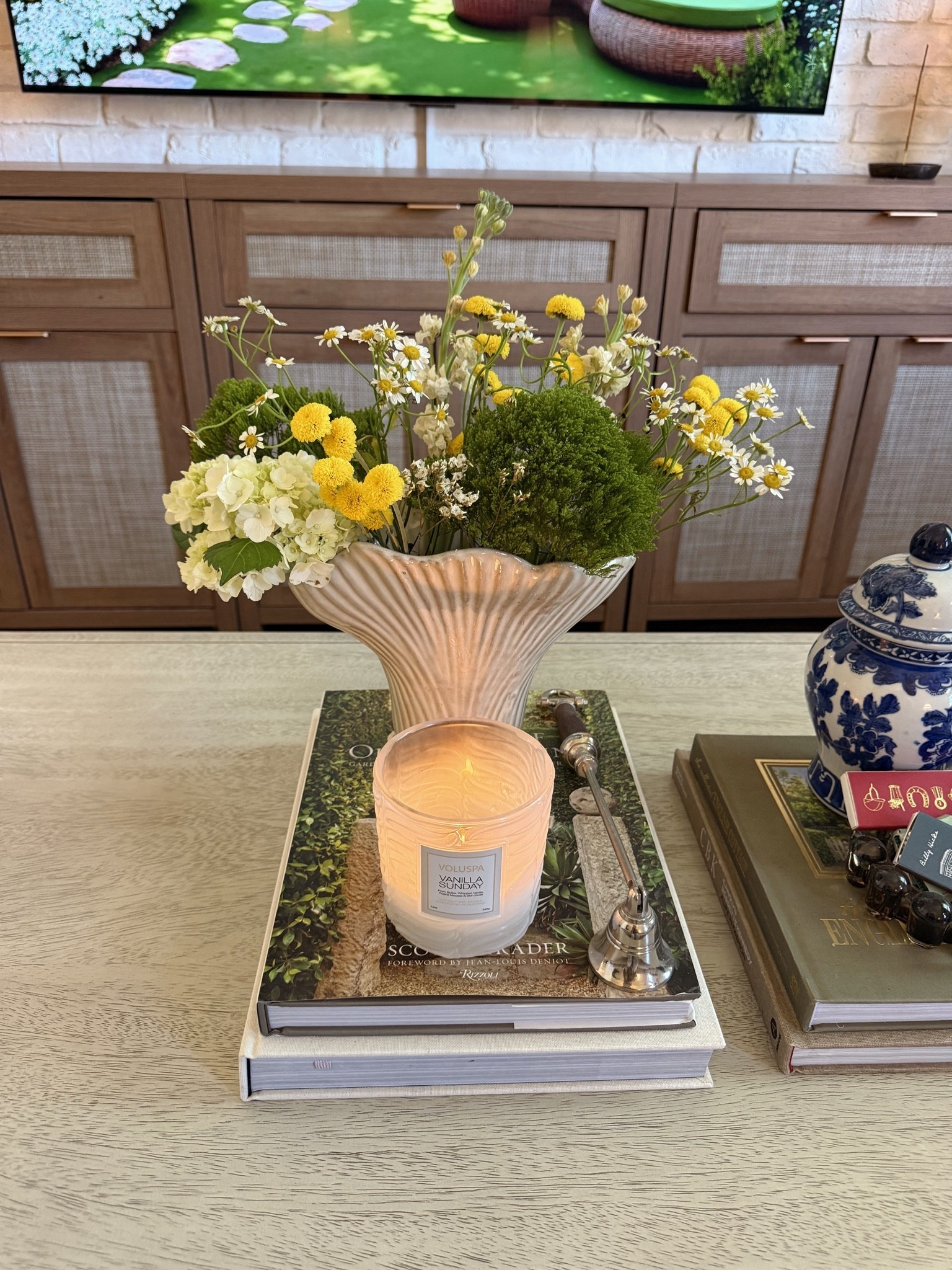 amazon coffee table things 💐

#LTKHome #LTKdayinmylife #LTKSeasonal