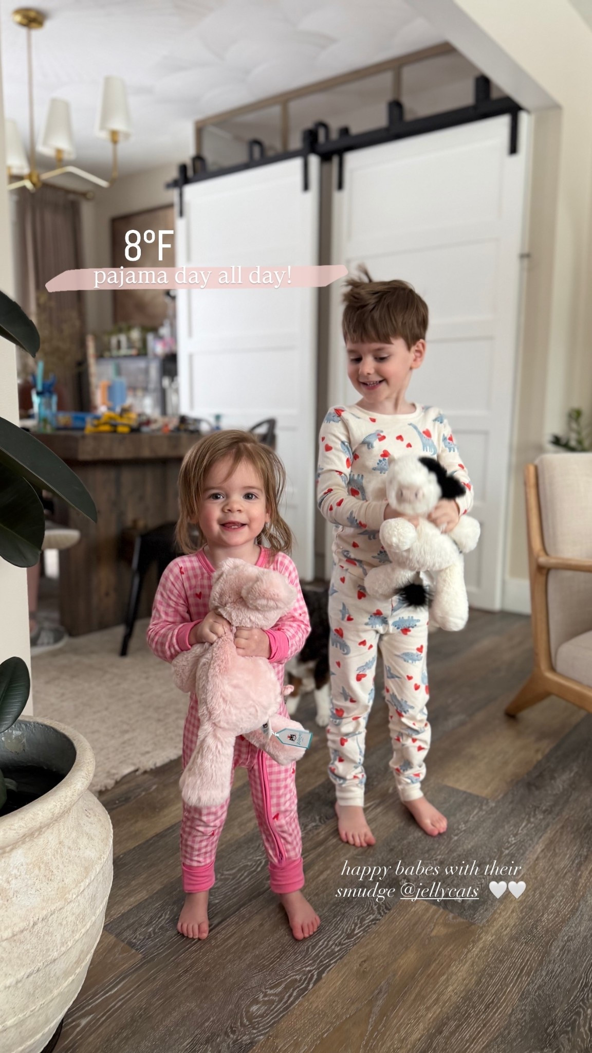 happy babes with their smudge @jellycats 🤍🤍 pajama day all day!