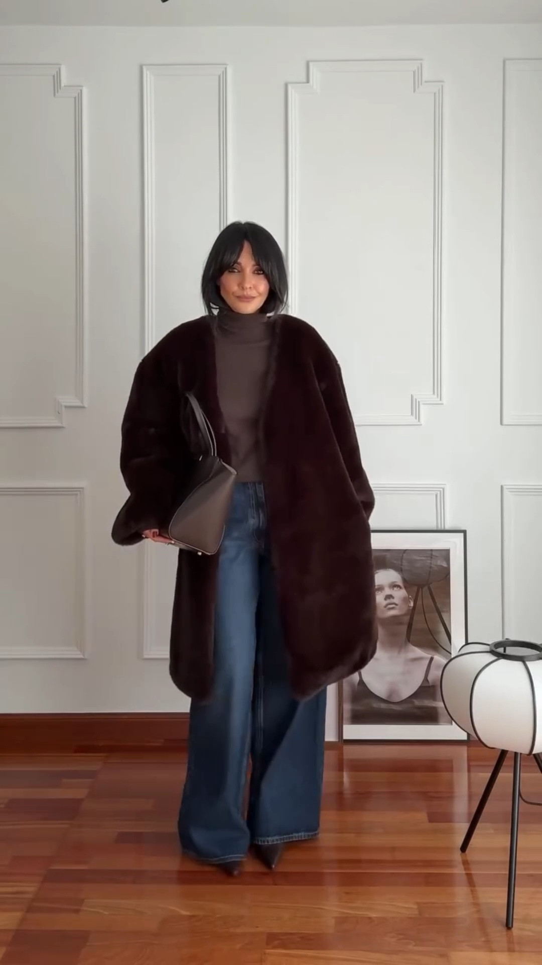 1 faux fur 4 looks, your fav?

1. cloud dancer sweater with scarf
2. chocolate brown and jeans
3. satin trousers and sweater tied around the waist
4. cloud dancer trousers

the coat is from @thefrankieshop via @mytheresa.com I'll leave all the possible links on LTK, but feel free to ask me anything else you need 🫶🏼