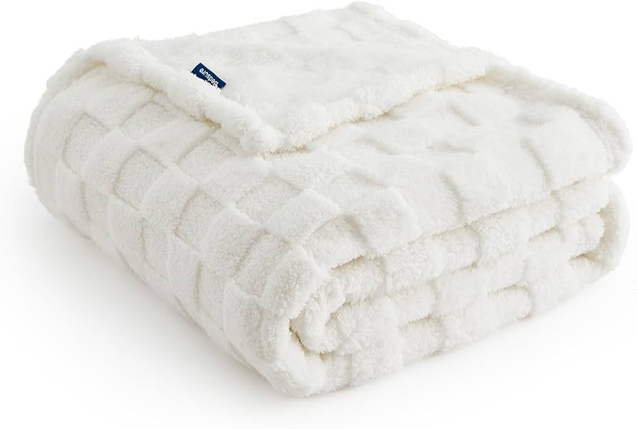 Bedsure White Fleece Blanket for Couch - Super Soft Cozy Blankets for Women, Cute Small Blanket f... | Amazon (US)