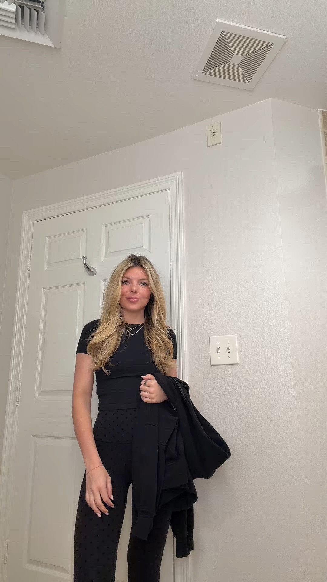 Install Outfits – Day 2🖤

Wearing XS in the top + size 2 in leggings

#LTKootd #LTKActive #LTKWorkwear