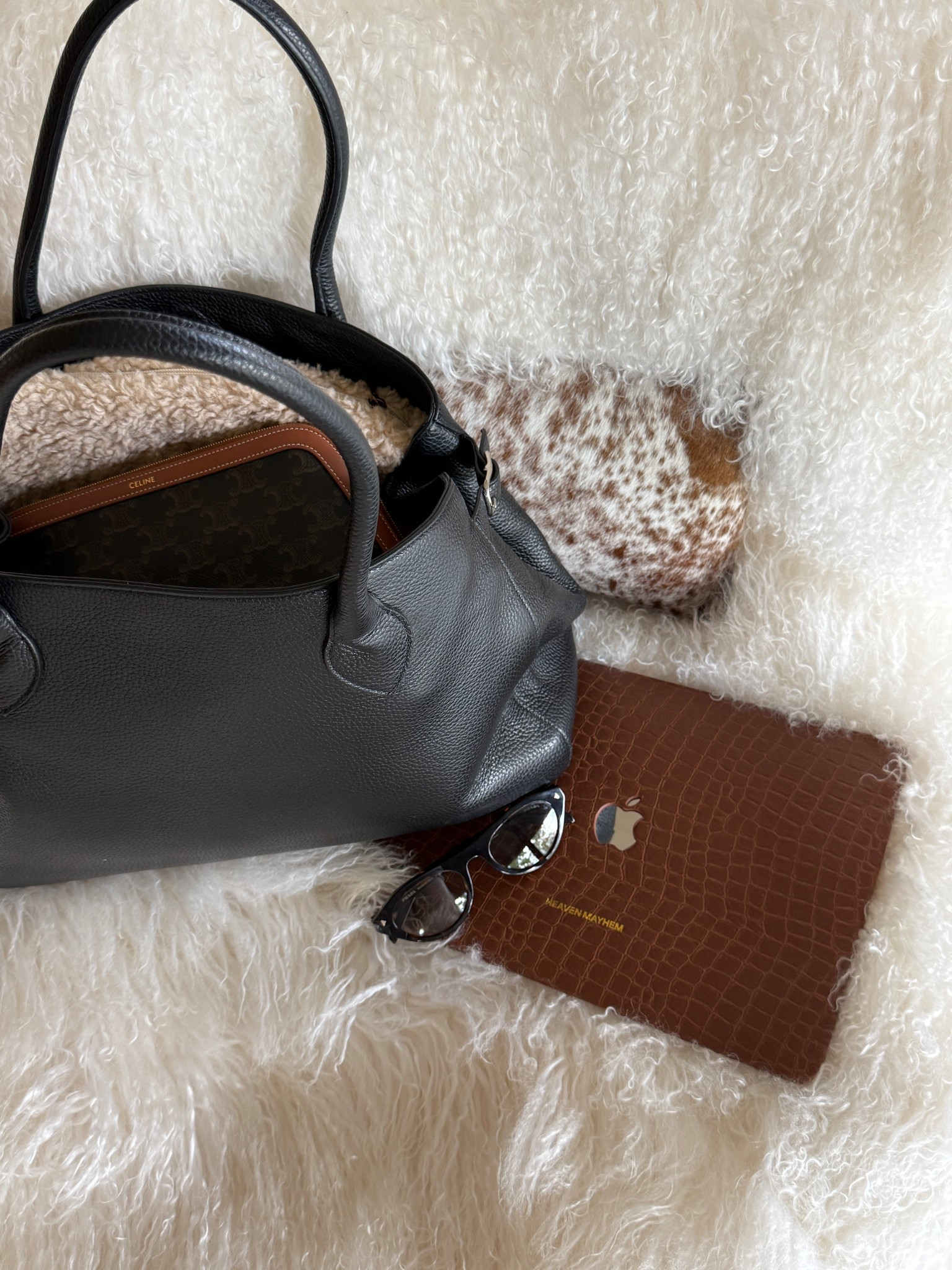 Laptop case: code kathleen20 for discount on laptop case- it’s just the top part so i use an amazon case for the bottom- linked as well. #kathleenpost

Bag essentials! Linking similar wallet.

travel purse, laptop bag, laptop case, fall essentials

#LTKdayinmylife