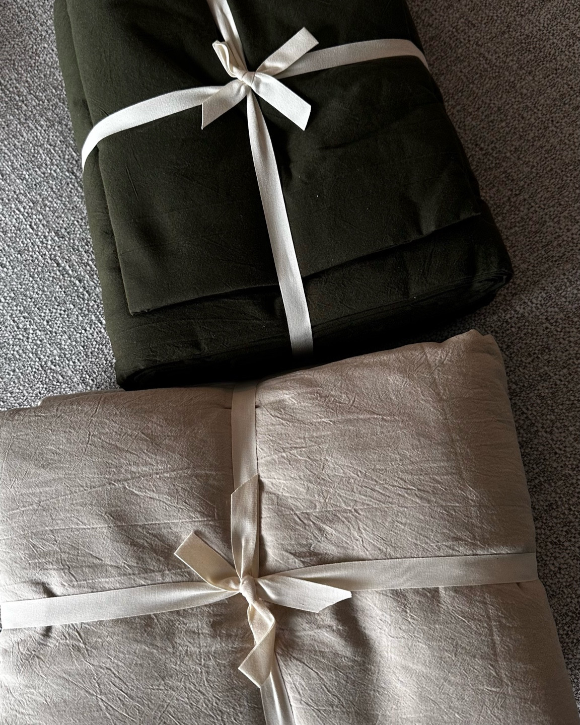 New bedding from amazon. 

Dark green duvet 
& linen sheets 

Check out my amazon storefront linked on my instagram @risa.favali 