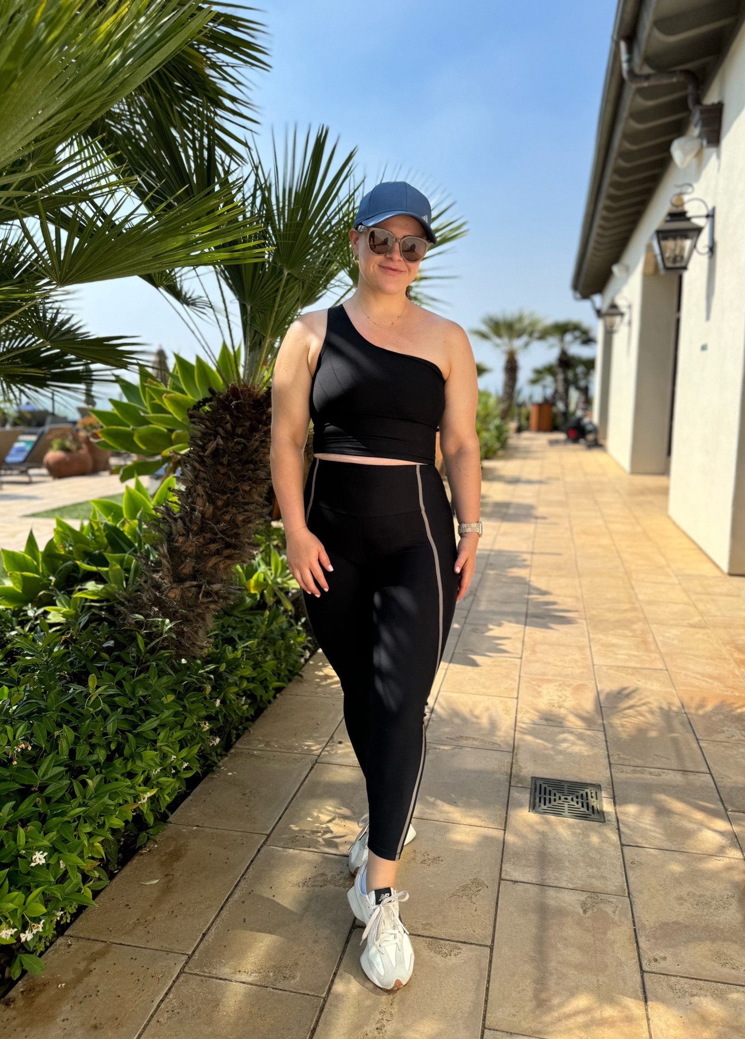 California vacation day 2 hiking outfit - wearing size medium in both (size up if you’re in between, these were snug)