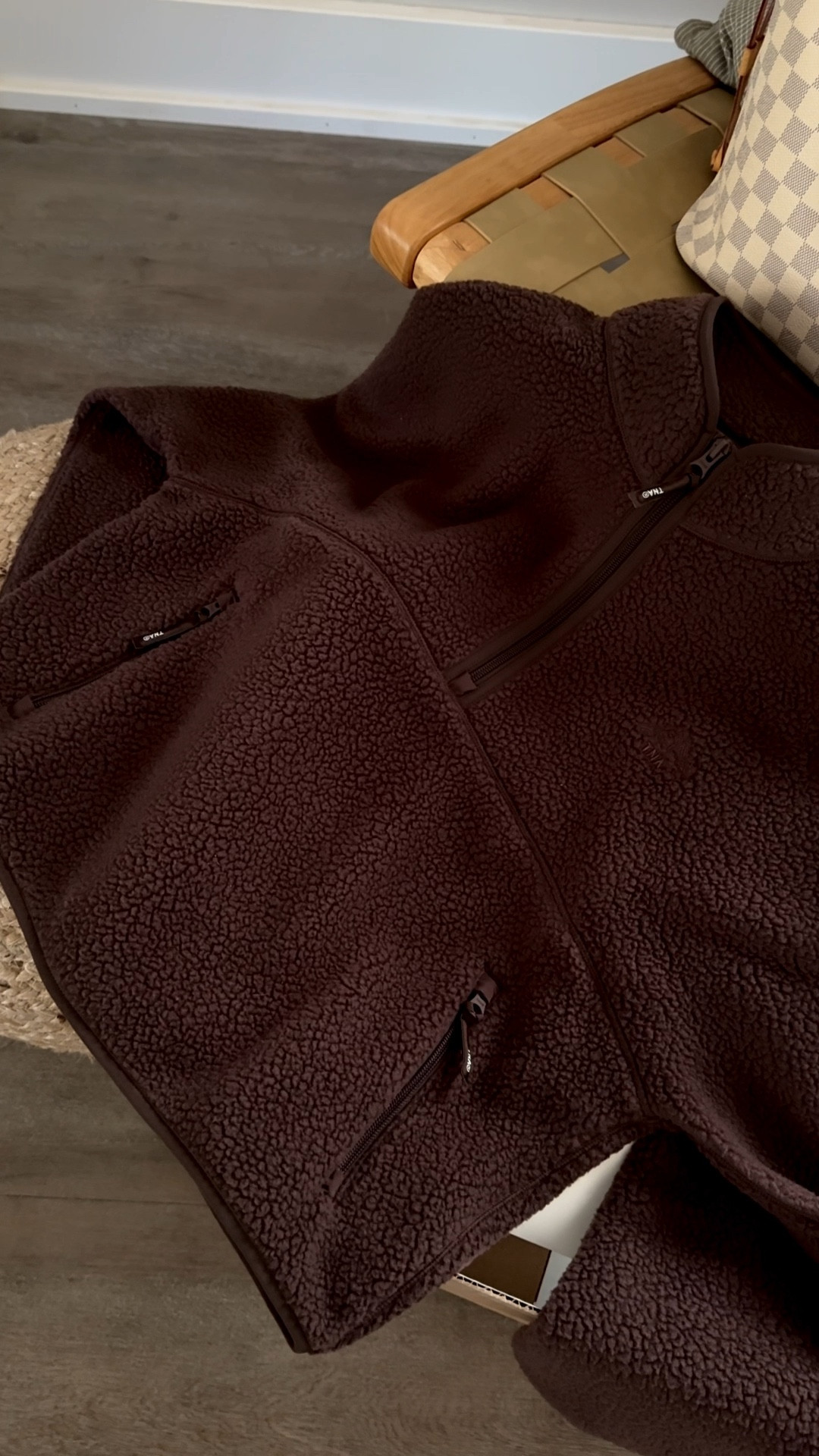 Love this brown fleece pullover for fall 😍I got a TTS medium but I think you could definitely size up especially in something like this! 
Matching leggings have no front seem too 👌🏻👌🏻love the buttery soft material! 
In TTS 8.  

Aritzia polartec // fall outfit // fall cozy outfit // loungewear // leggings 


#LTKActive #LTKStyleTip #LTKFindsUnder100