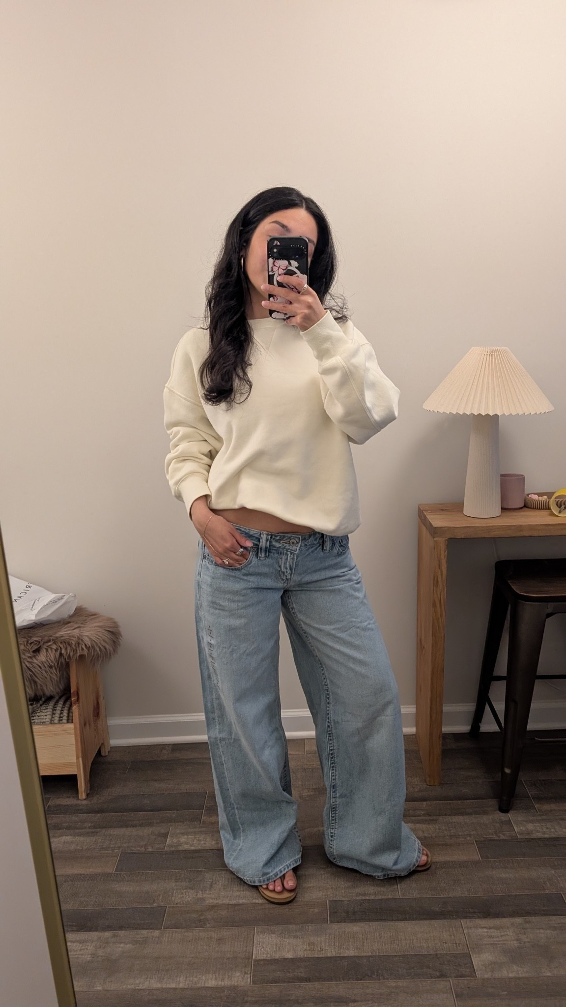 AE lowest rise baggy wide leg jeans ( 6 regular)
These sit on the hips so depending on your body type I would recommend to size up - if you have hips size up 1-2 sizes!