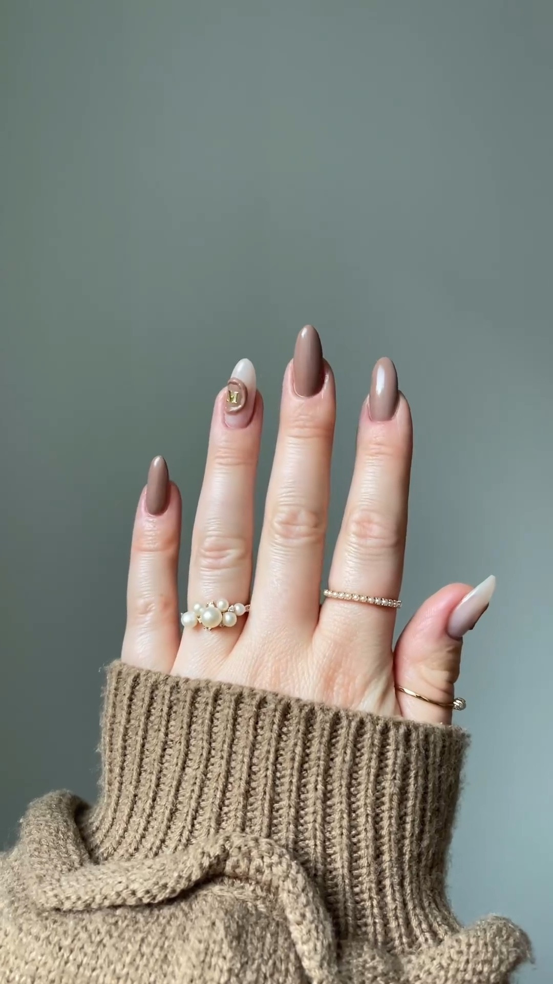 Wax seal nails are so underrated 🤎🕯️🍂

Comment candle and I will DM you the links to this look. 🤎 Or you can always find them in my Amazon store front. 

#waxseal #stampnails #christmasnails #fallnails #diynailart #nailart

#LTKSeasonal #LTKbeauty #LTKHoliday