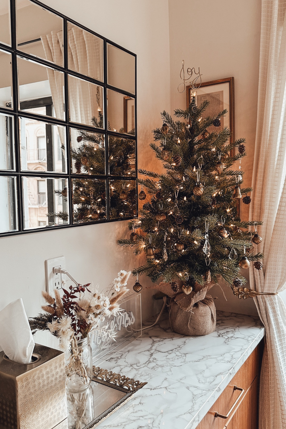 SMALL SPACE, BIG SPIRIT | Christmas Decor Inspo for Your NYC Studio Pt. 2 🎄

Our Christmas tree is UP finally & I am loving the cozy vibe it’s giving our little apartment this year! Check out my YouTube channel (@haliestock) to watch the magic unfold ✨

#LTKHoliday #LTKSeasonal #LTKhome