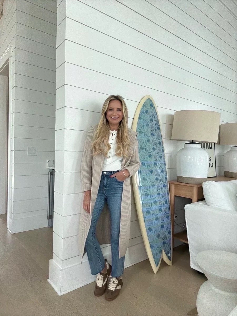 Winter cardigan I’m loving. Wearing XS.

Follow my LTK @thefancyashley on the @shop.LTK app to view this post and get my exclusive app-only content!



#LTKootd #LTKFindsUnder100 #LTKSeasonal