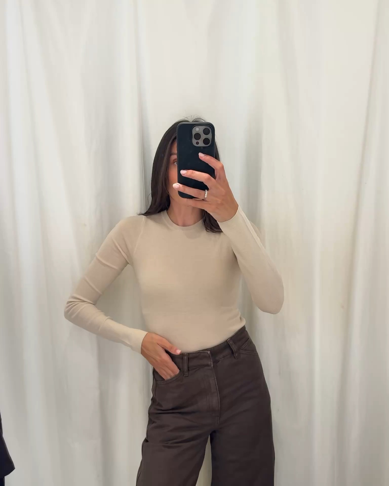 Carr top in Soy by Henne is absolutely divine. A timeless knit top crafted from 100% merino wool, designed as a versatile long sleeve top for everyday wear. 

Soft, breathable and naturally insulating, the silhouette offers lightweight warmth while maintaining a refined finish. I wear size XS x