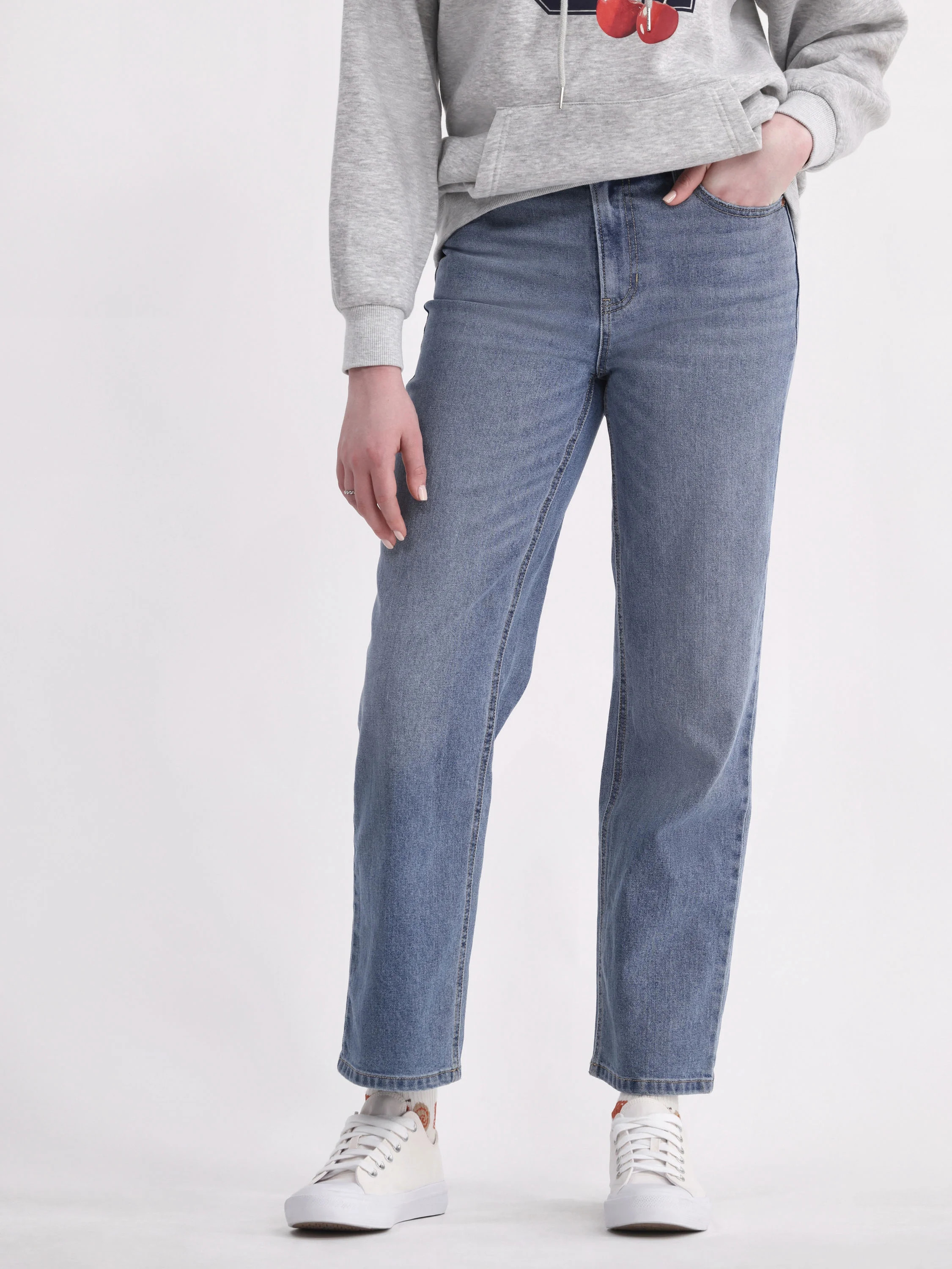 No Boundaries High-Rise Straight Leg Jeans, 30" Inseam, Women’s | Walmart (US)