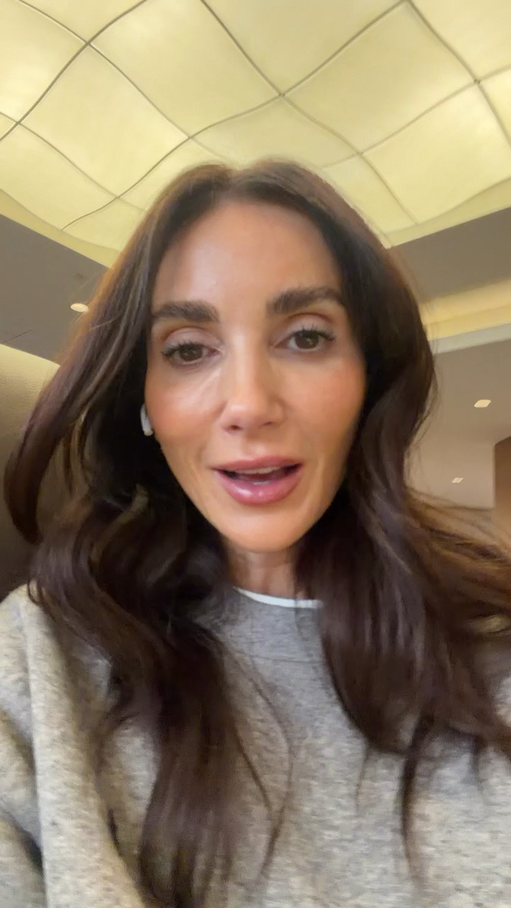 the dress you made go viral… and I’m still not over it. it’s that good
easy, flattering, packs like a dream, and somehow always looks put together

40% off!

viral dress, travel outfit, easy style, chic and effortless, must have, everyday glam

#LTKSeasonal #LTKActive #LTKootd