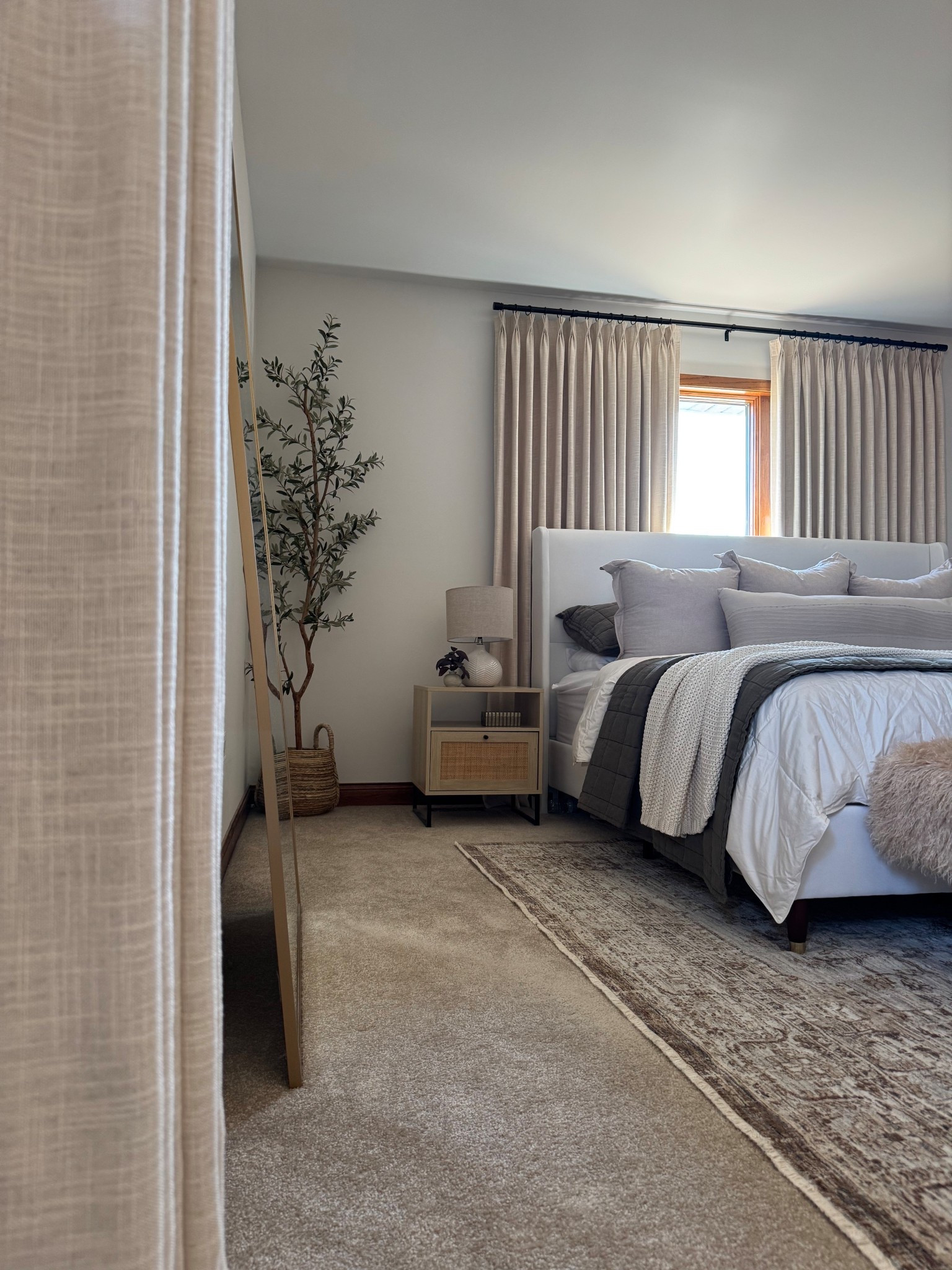 Bedroom 🤍

#LTKHome #LTKSaleAlert