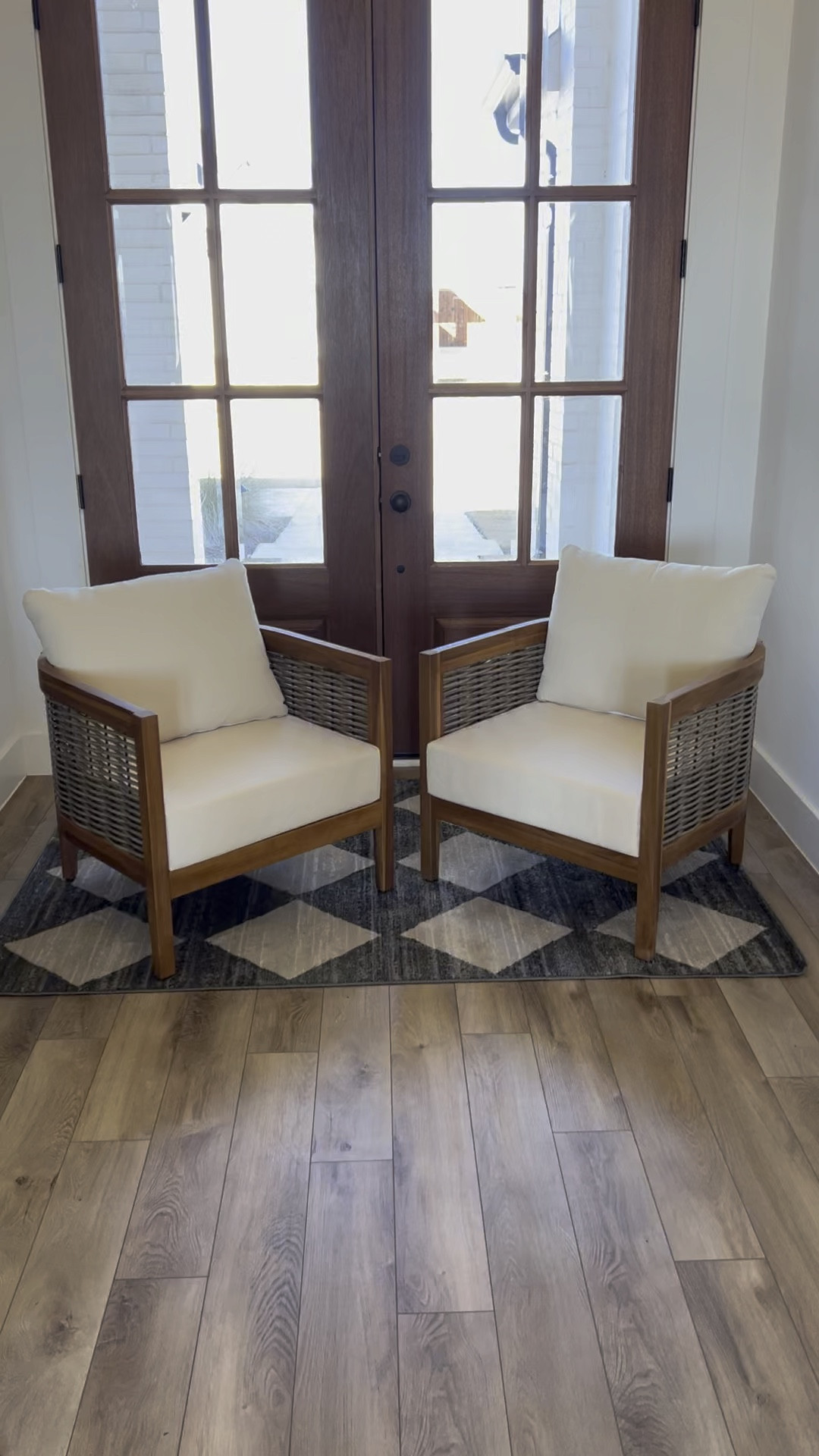 Beauriful Amazon chairs and an affordable rug! All great prices!

Patio furniture, indoor room, checkered room, entryway, look for less, Amazon Home, amazonfinds, area, rugs, living room, dining room,

#LTKhome #LTKstyletip #LTKSeasonal