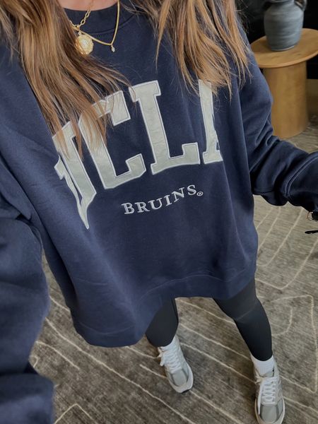 H&M Oversized sweatshirt UCLA - wearing a size XL