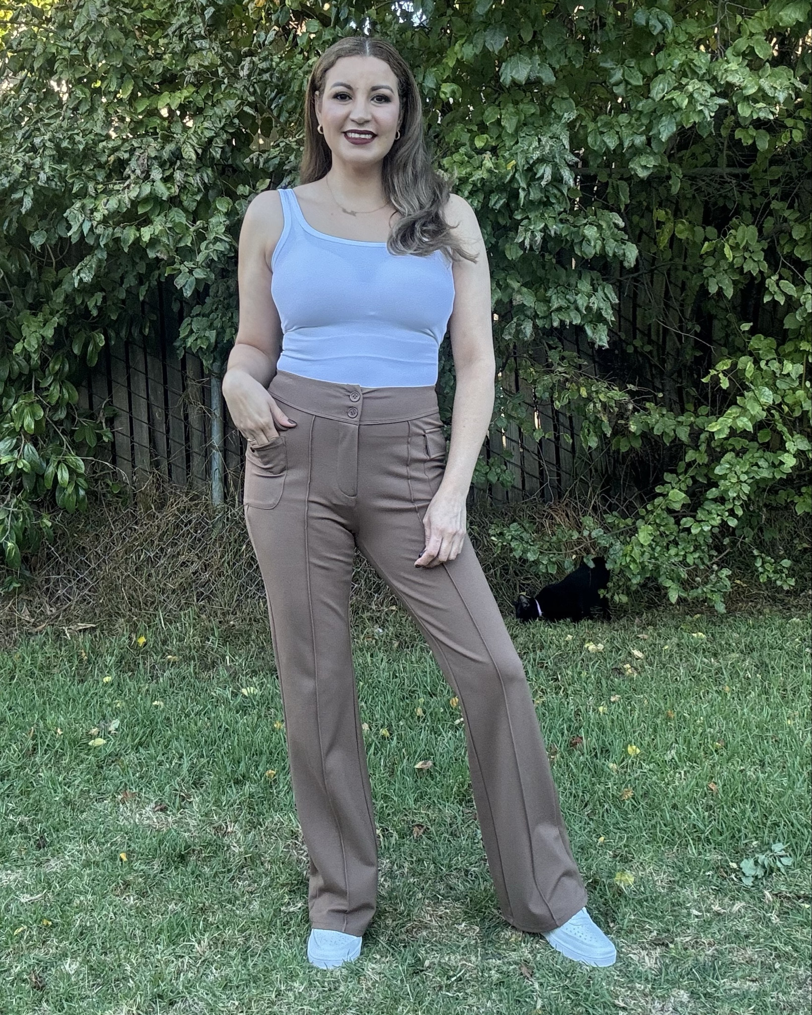 High Waisted Side Flap Pocket Flare Casual Cargo Pants.
Size:M 8/10 Regular 

#LTKMidsize #LTKStyleTip #LTKSeasonal