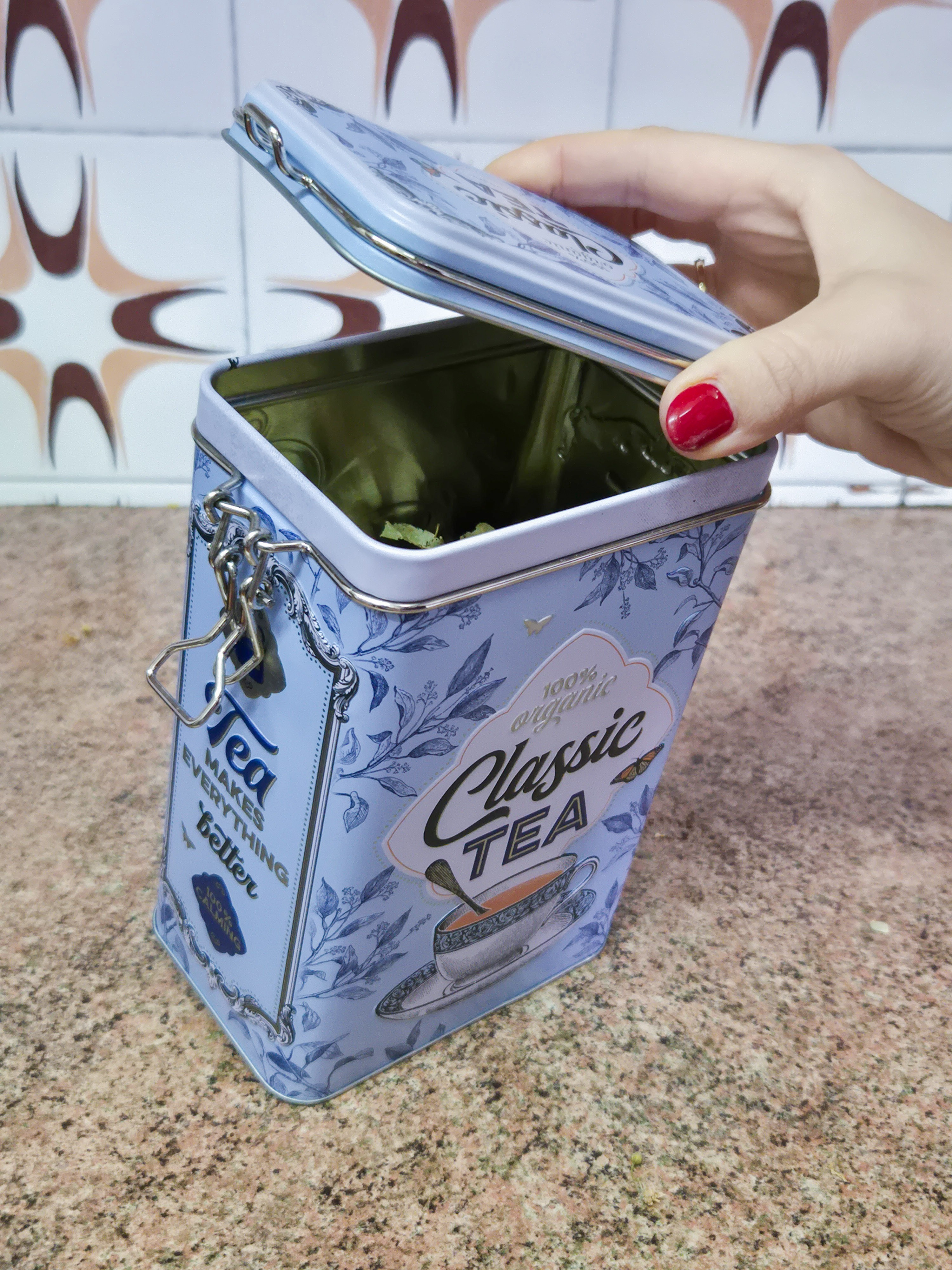 Metallic retro tea box or container. Super cute to keep your tea fresh.Amazon Spain.

#LTKHome #LTKfoodie