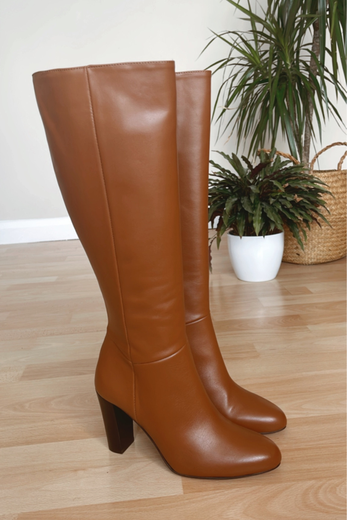 ‘Blake’ tan leather knee high heeled boots by Sosandar, a true wardrobe classic 

#LTKeurope #LTKshoecrush #LTKstyletip