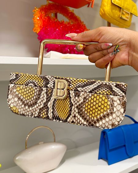 Best purses under $1000