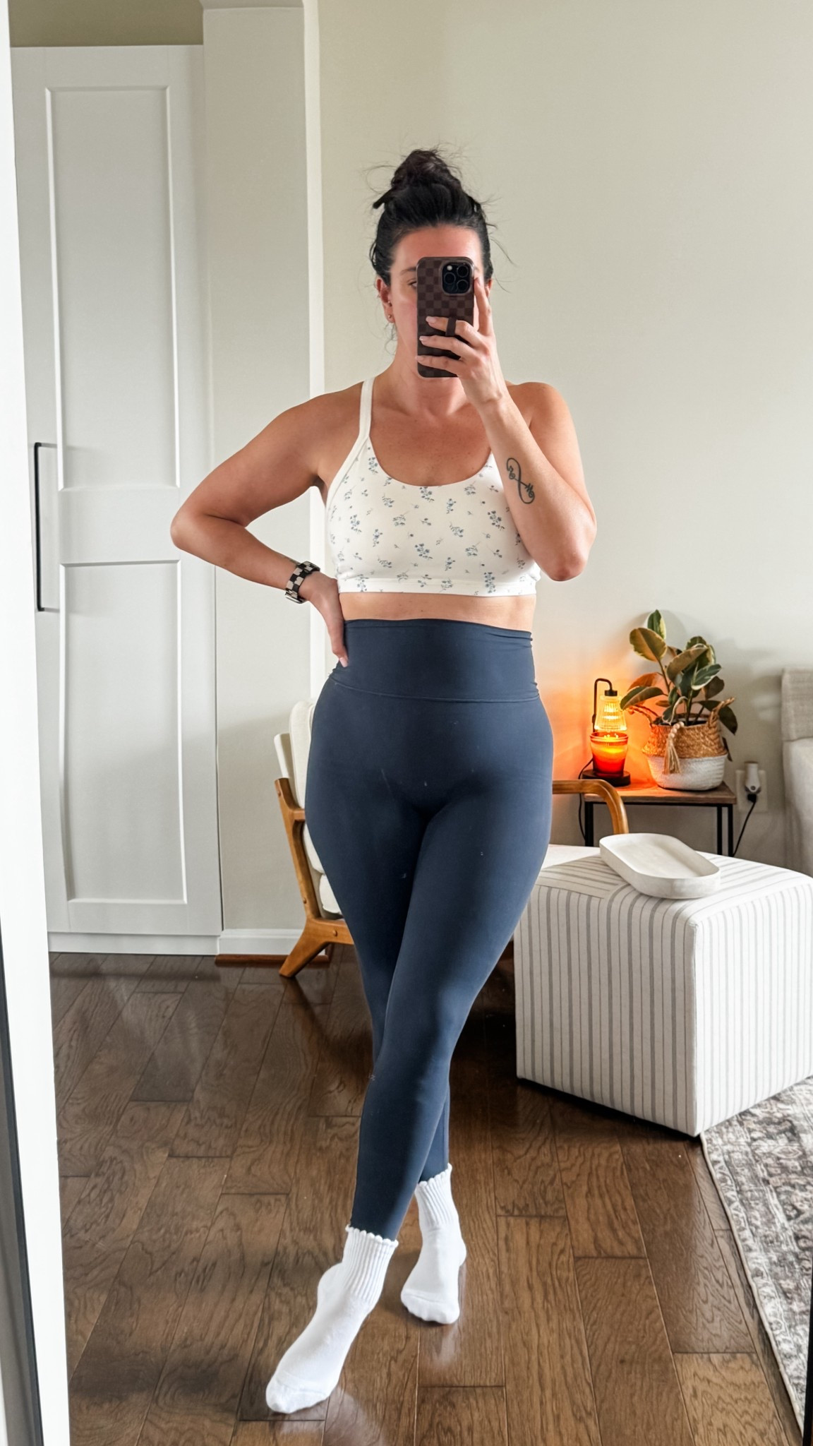 Pilates OOTD 
target finds 

Top- large 
(Wish I did Med) 
Bottoms- medium 

Target active wear 
Gym wear 
No front seem leggings 


#LTKMidsize #LTKActive #LTKmomlife