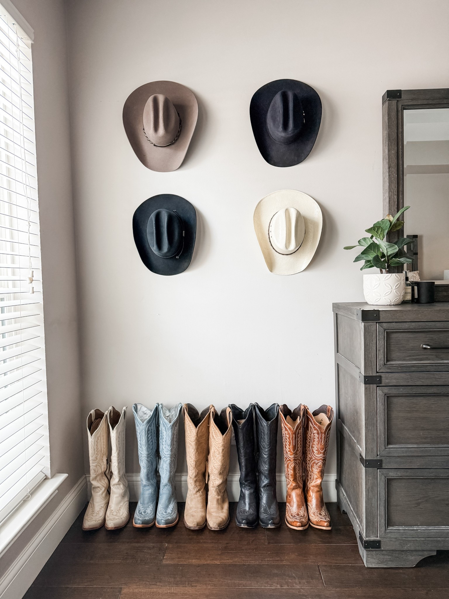 the rest of my room might be messy but this corner sure is lookin cute.

#LTKHome