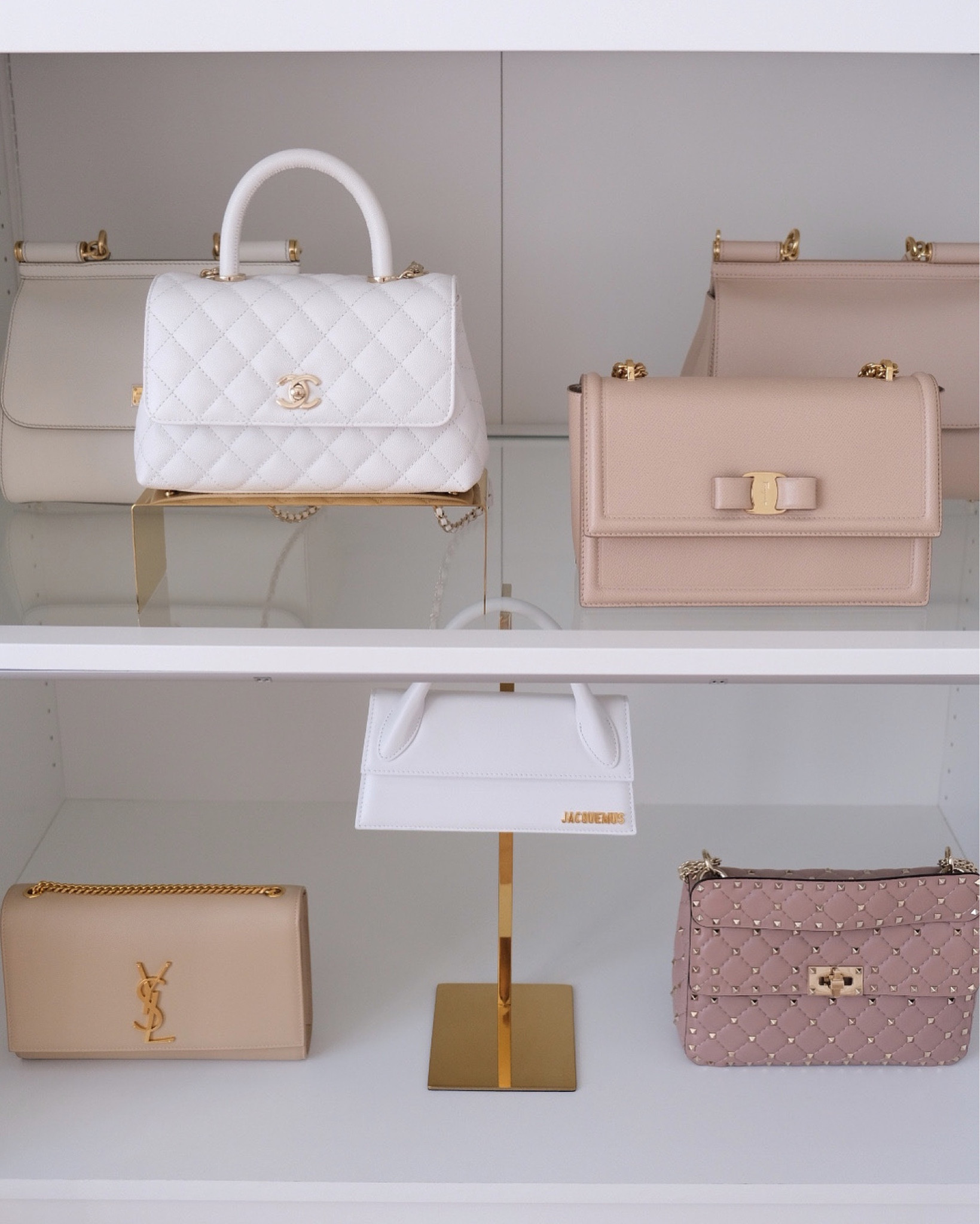 My handbag collection 👜🫶🏼

must have accessories, neutral bags, coco handle leather handbag, Chanel, Ferragamo, Vara shoulder bag, Jacquemus tote bag, Dolce & Gabana  Borsa a spalla Sicily piccola, Valentino Garavank rockstud, Farfetch, Italia. 

#LTKeurope #LTKSeasonal #LTKitbag