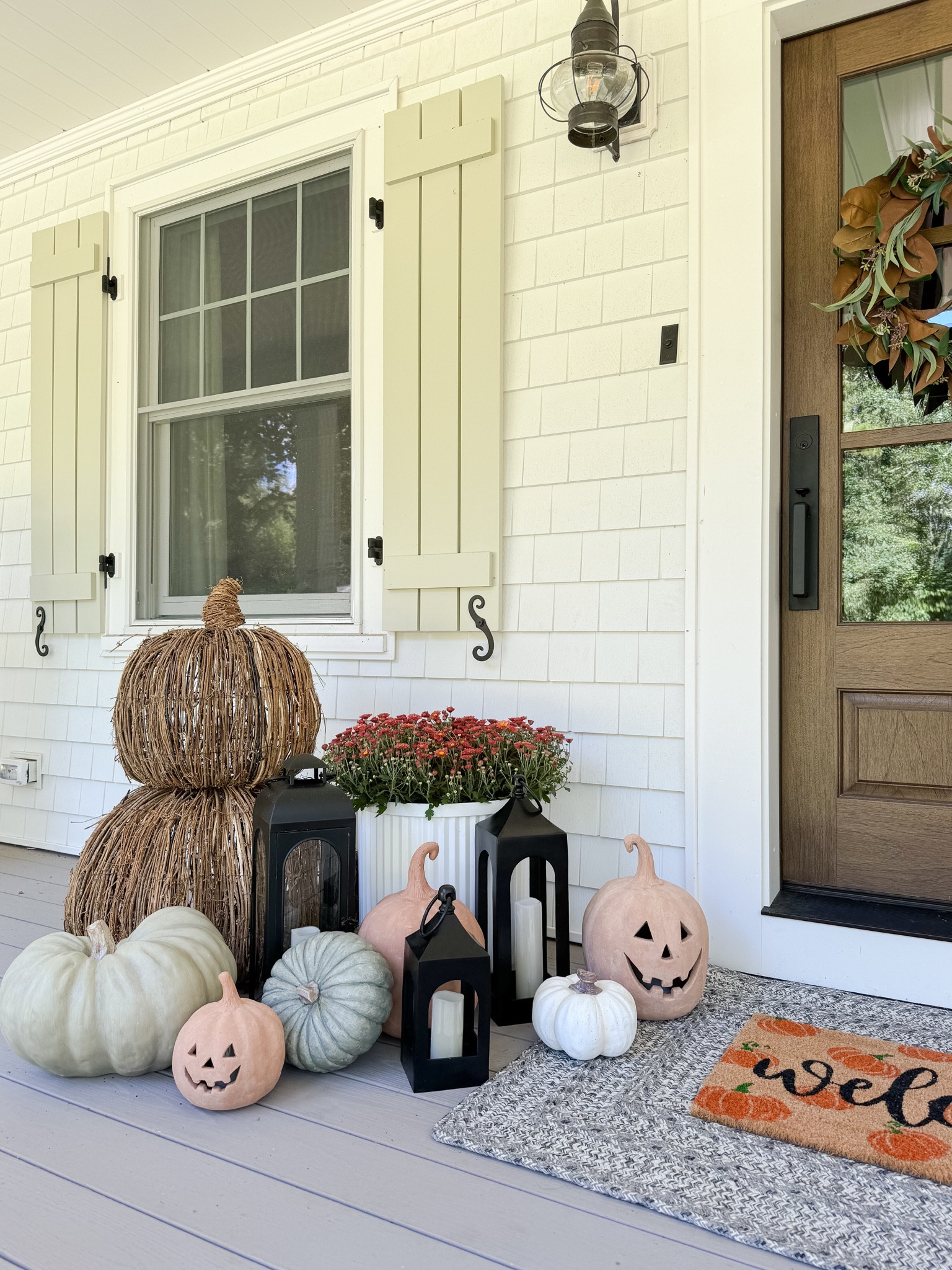 Halloween Porch

Fall decor, fall home, fall home inspo, fall decorating, fall accents, pumpkins, fall colors, autumn home, autumn decor, autumn inspo, autumn decorating, decor finds, autumn colors, fall color scheme, Halloween decor,  Halloween finds,  Halloween porch,  Halloween inspo,  jack lanterns, spooky season, ghosts 

#LTKFindsUnder100 #LTKHome #LTKSeasonal