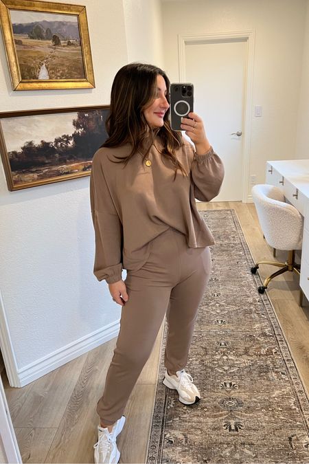 Code: Mimi10 
The softest & comfiest lounge set perfect for travel!!
Plus it’s petite friendly!
I’m in a size small in both! Top is oversized, drapey, and sooo soft!!




#LTKstyletip #LTKfindsunder50 #LTKfitness