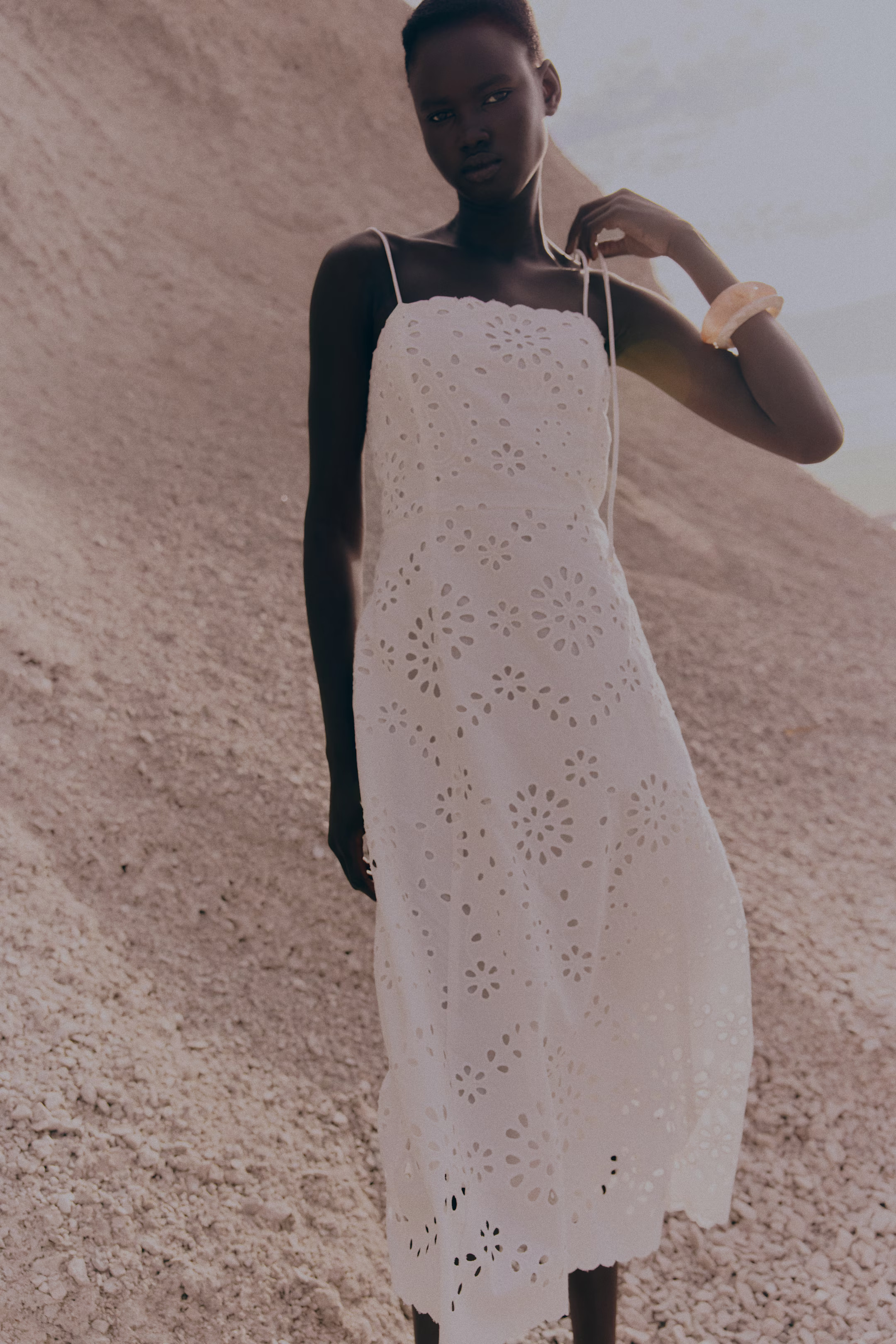 Tie-strap broderie anglaise dress | H&M (UK, MY, IN, SG, PH, TW, HK)